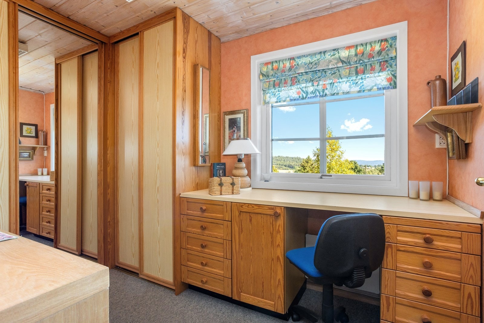 Walk in closet/arbeidsrom. Kan også gjøres om til et soverom. Galleribilde