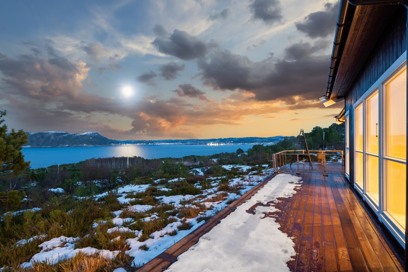 Her finner man enkelt roen mens man skuer utover Trondheimsfjorden og det naturskjønne landskapet. Galleribilde