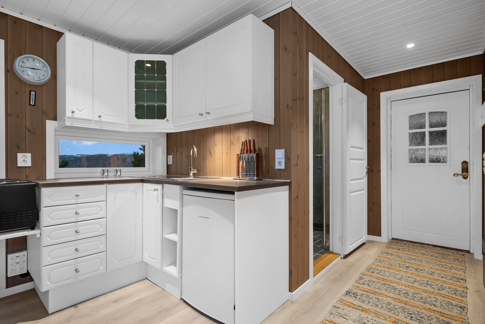 I 2021 ble det oppført et anneks på ca. 27 kvm, innredet med bad, stue, kjøkken og to soverom. Galleribilde