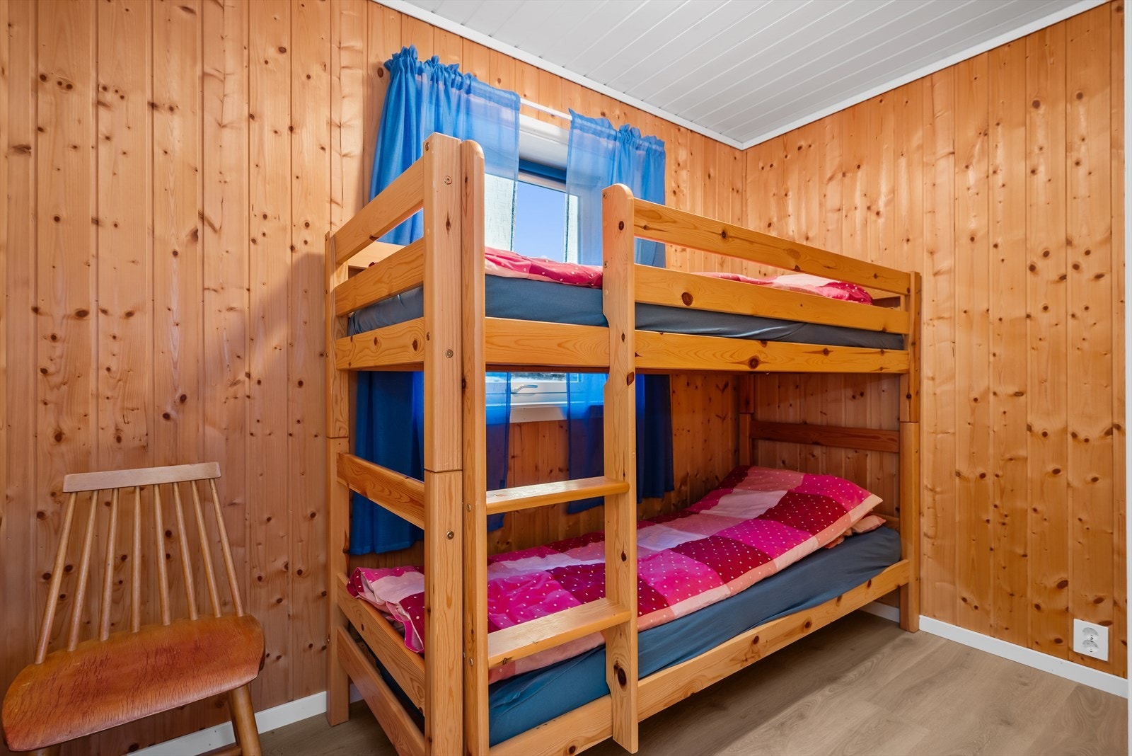 Størrelsene på soverommene er på 5m². God plass til ønsket møblering. Galleribilde