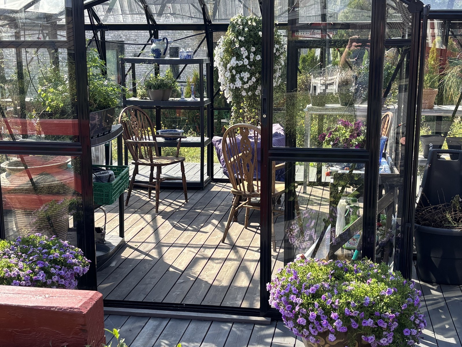 Lekkert drivhus over garasjen Galleribilde