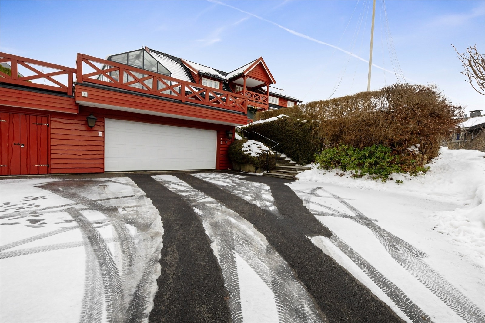 Parkering i dobbelgarasje og på egen tomt Galleribilde