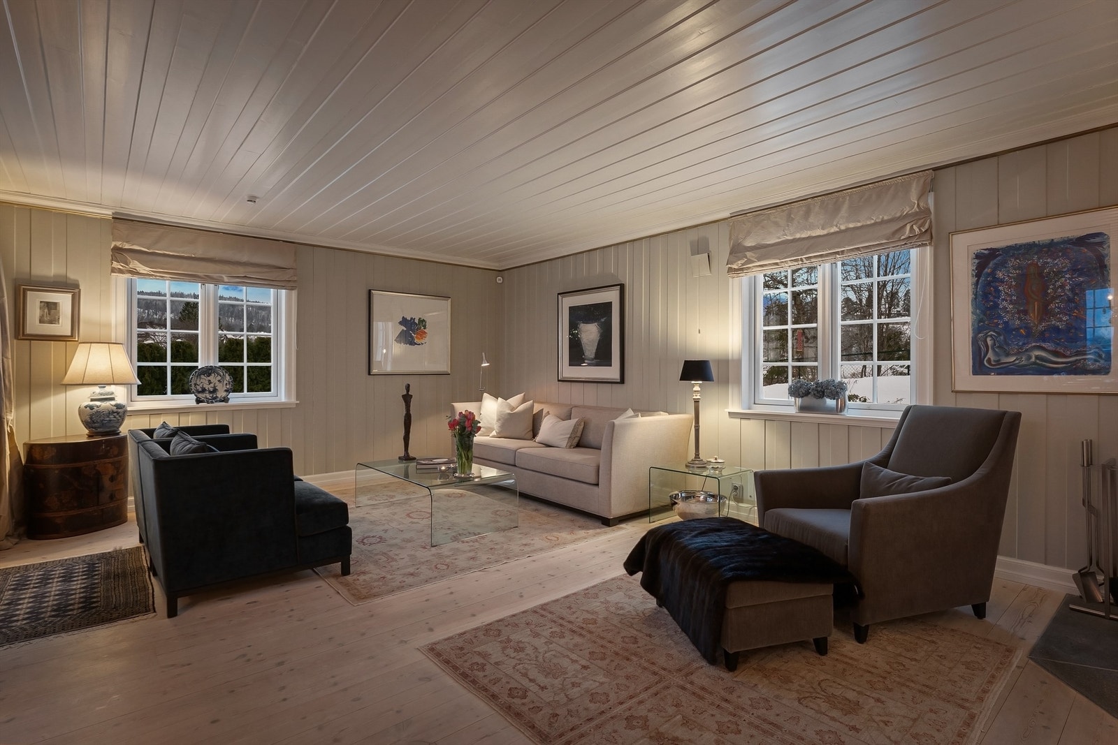 I boligens 1. etasje finner du entré, gang, vaskerom, forstue, kjøkken, stue og toalettrom Galleribilde