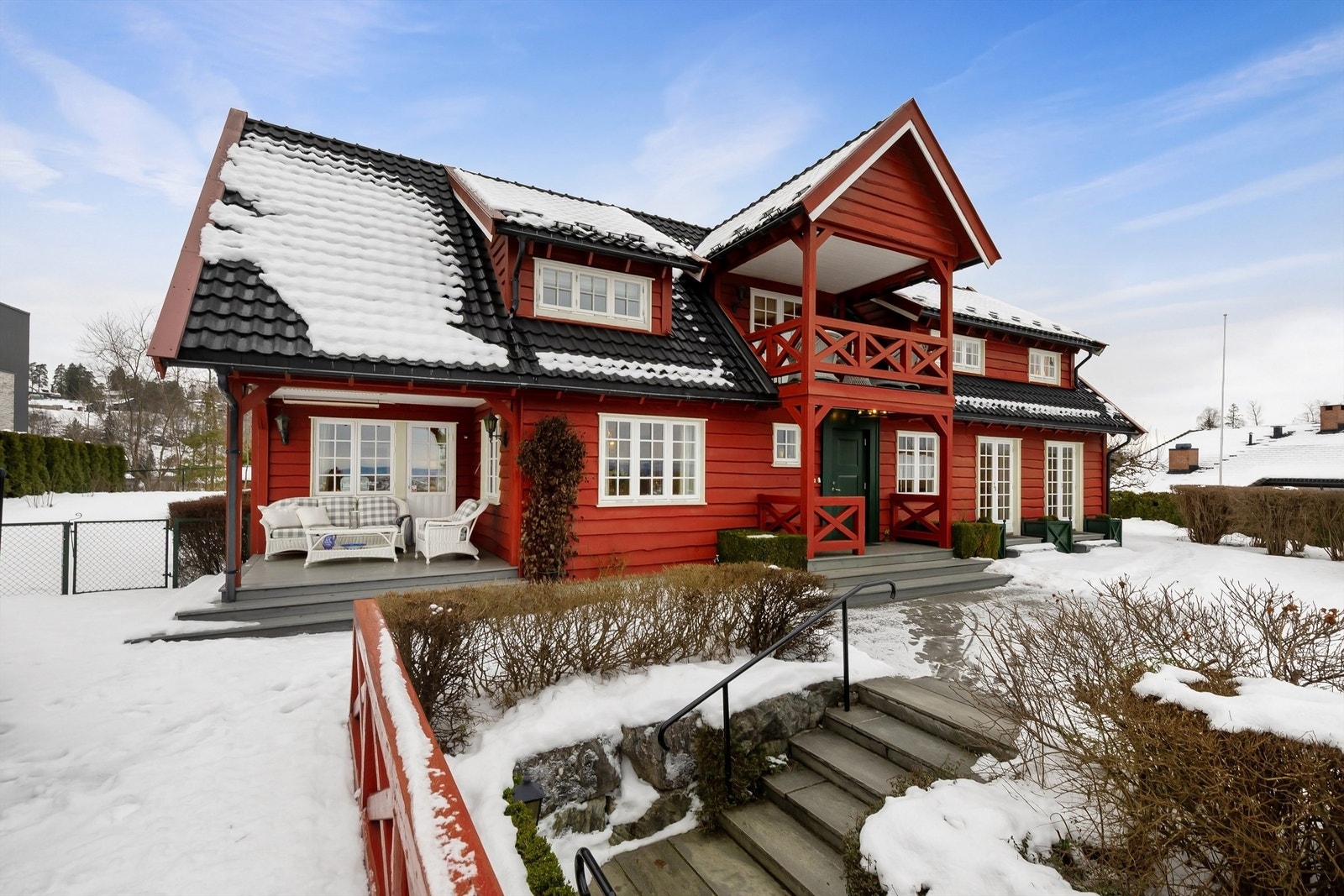 Terrassen ved stuen er på 72 kvm Galleribilde