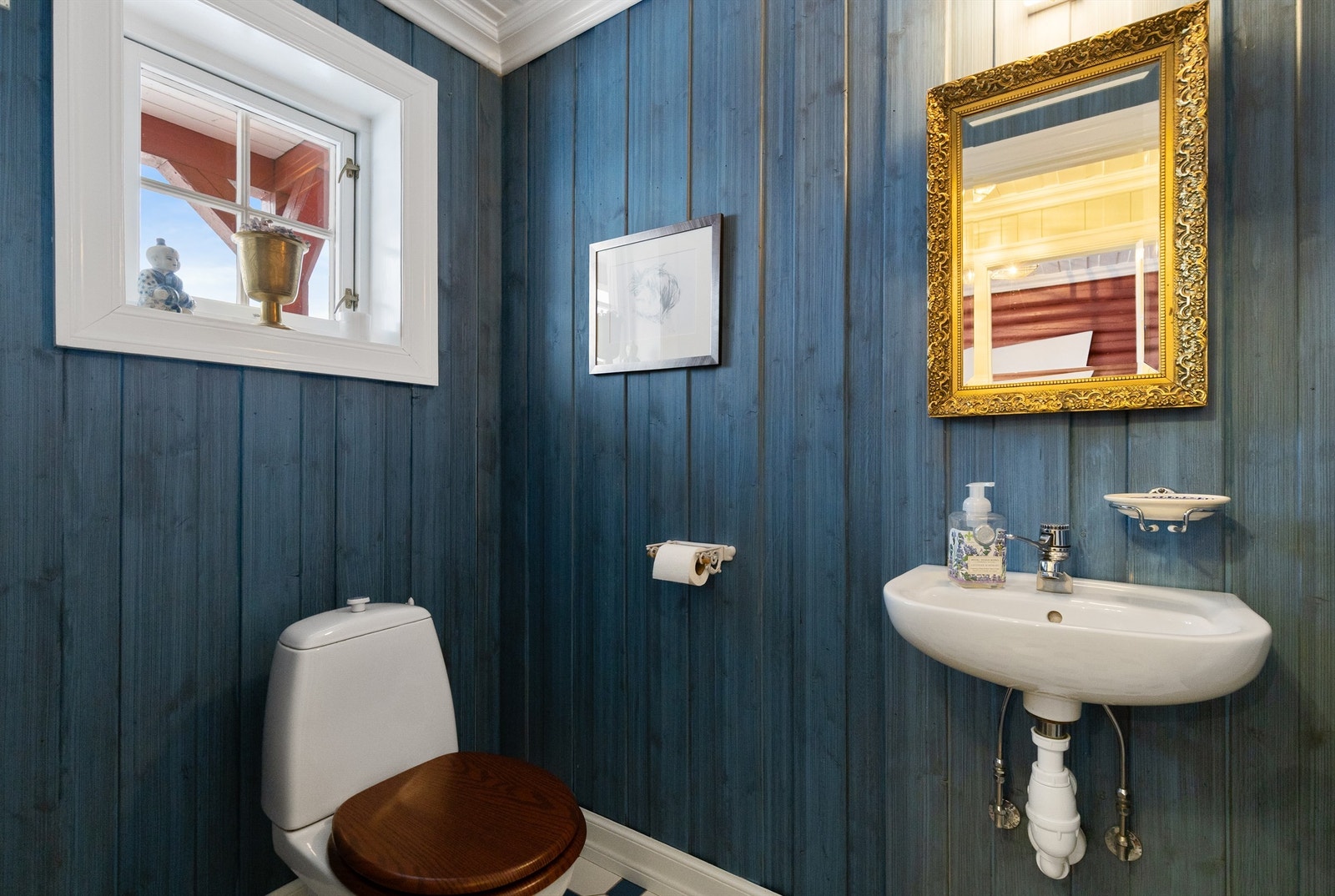 Ved inngangspartiet har du toalettrom Galleribilde