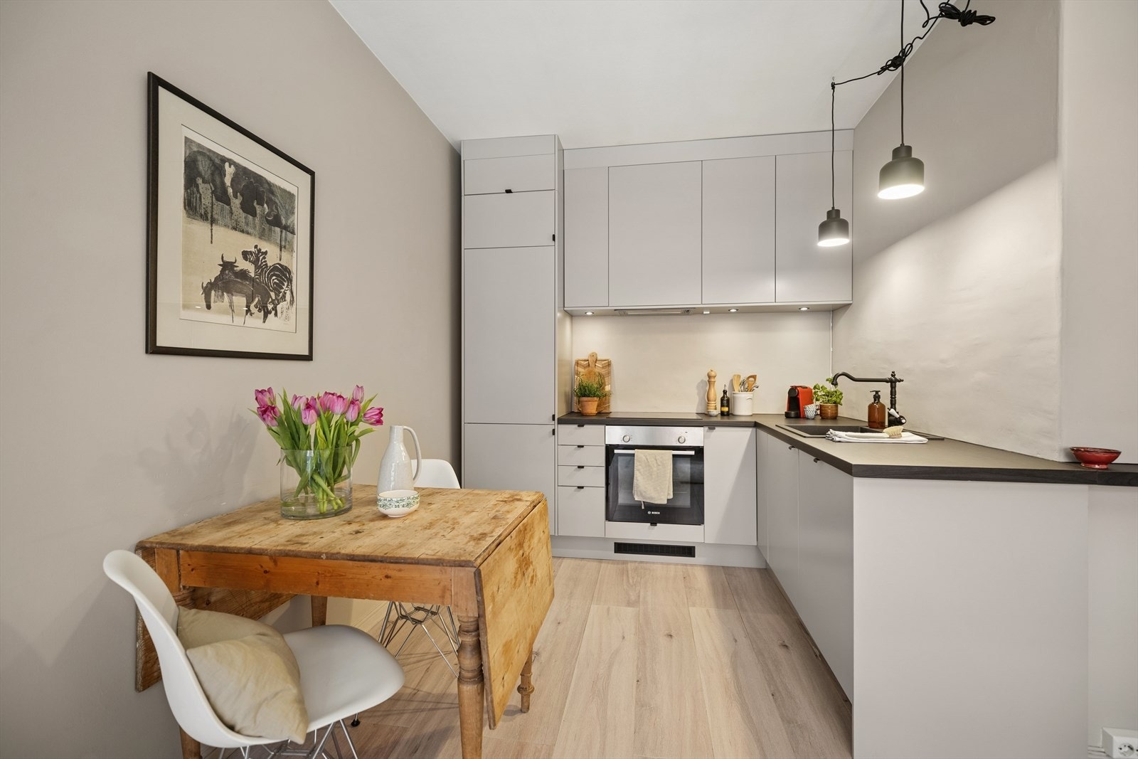 Fin plass til spisebord i tilknytning til kjøkkenet Galleribilde