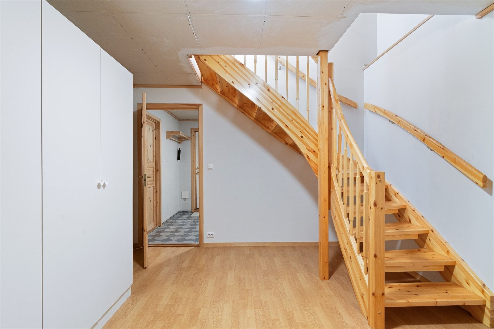 Kjelleren inneholder vaskerom, verksted og bod. Galleribilde