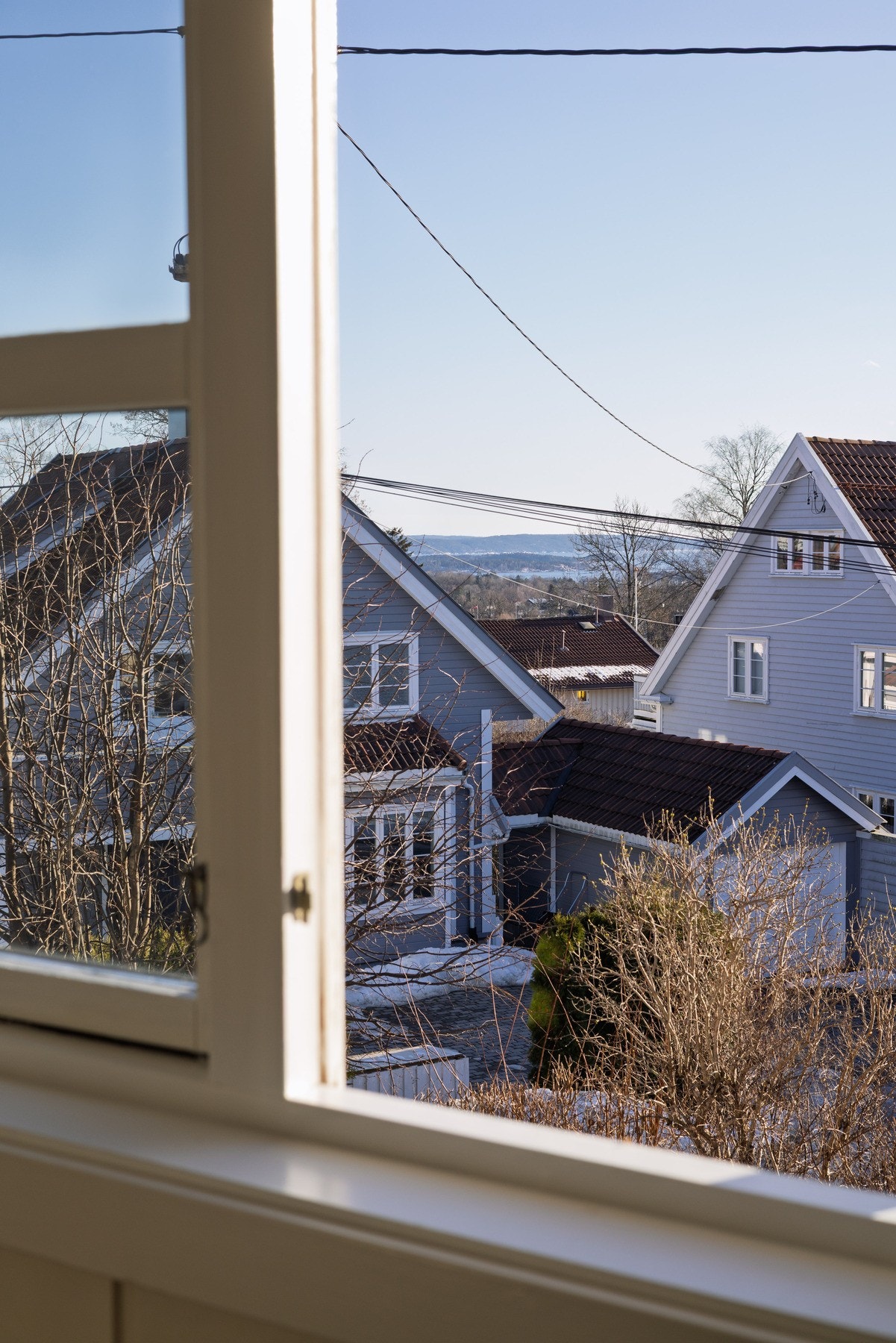 Fra boligens 2.etg er det flott utsikt mot fjorden Galleribilde