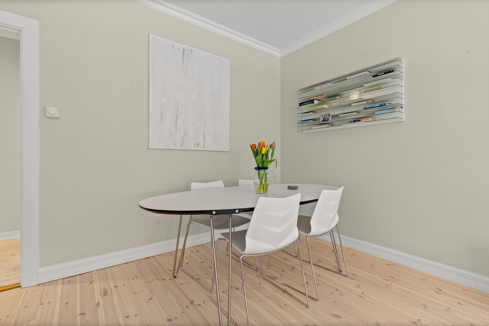 Det er god plass til et spisebord hvor venner og familie kan samles! Galleribilde