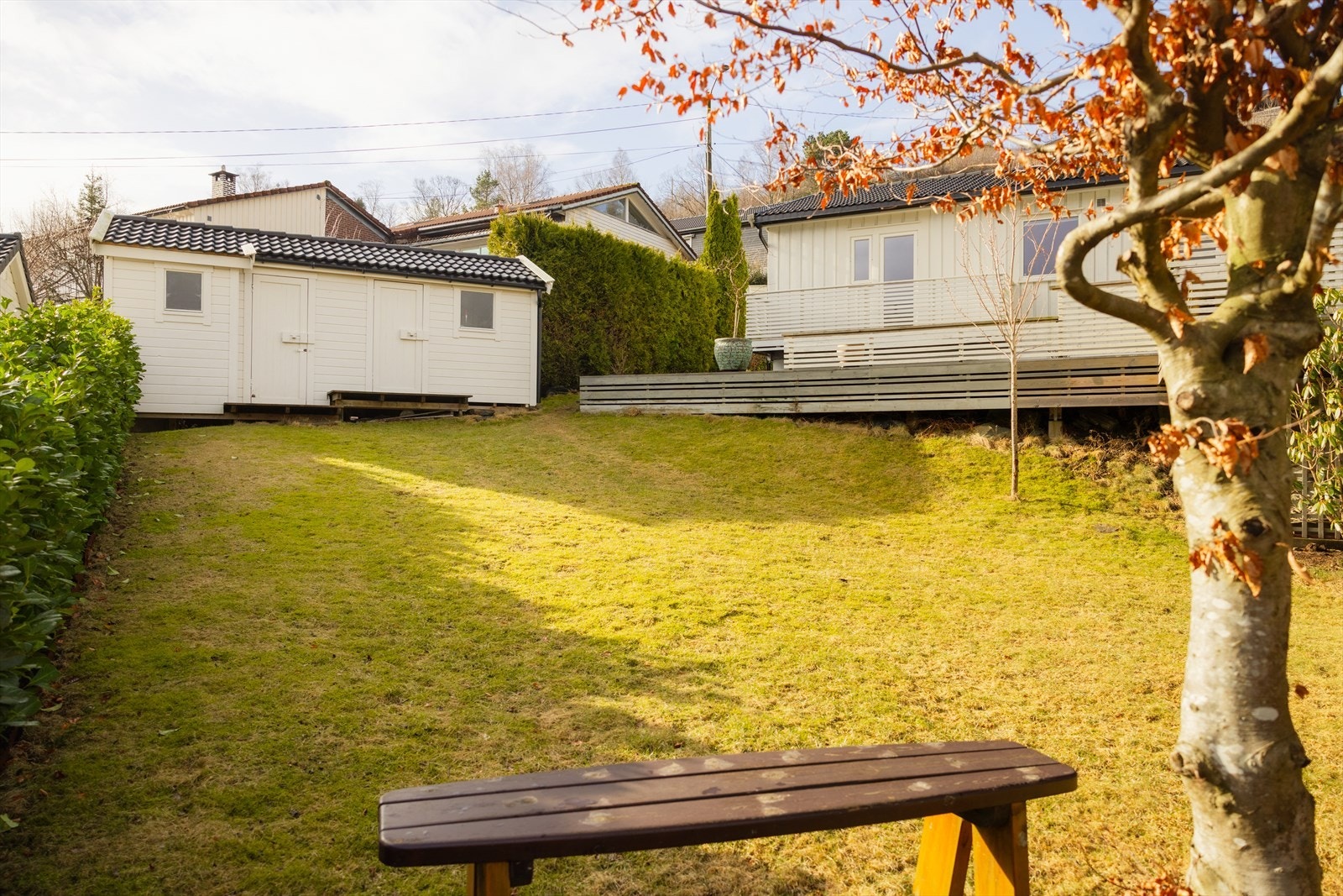 Det er også bygget et større bod for lagring av hageutstyr, møbler, mm. Galleribilde