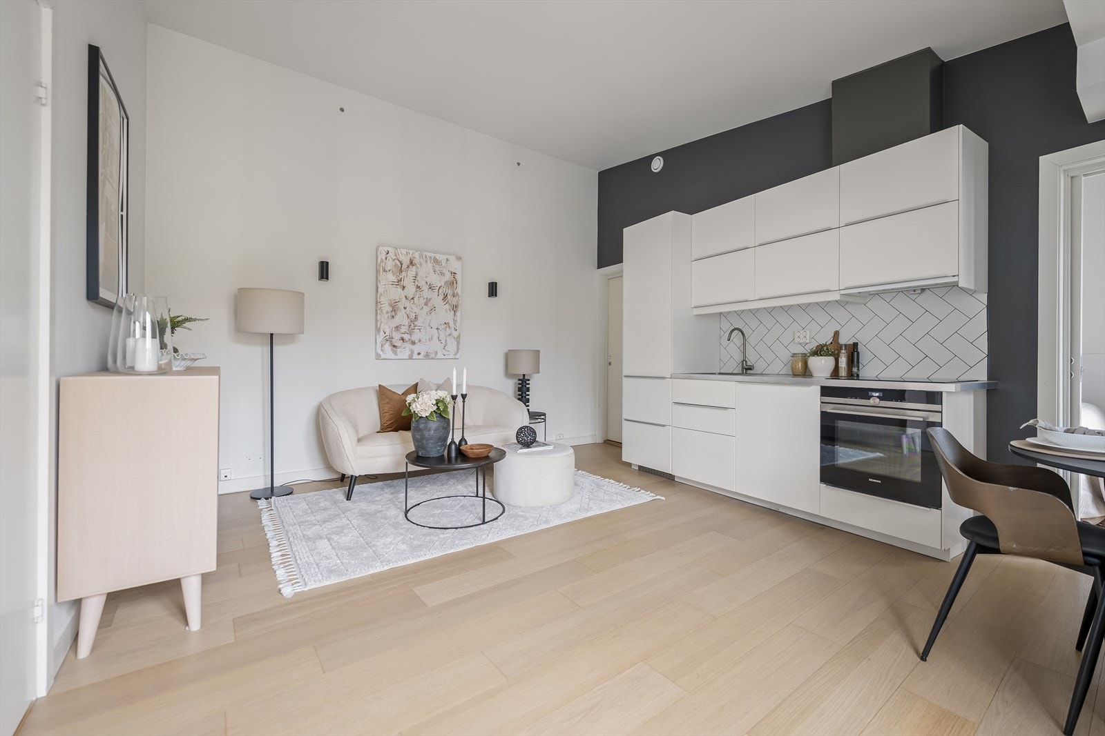 Velkommen til Osterhaus' gate 12C, en lys og flott 2-roms selveierleilighet med gjennomgående god standard fra 2014/2015! Galleribilde