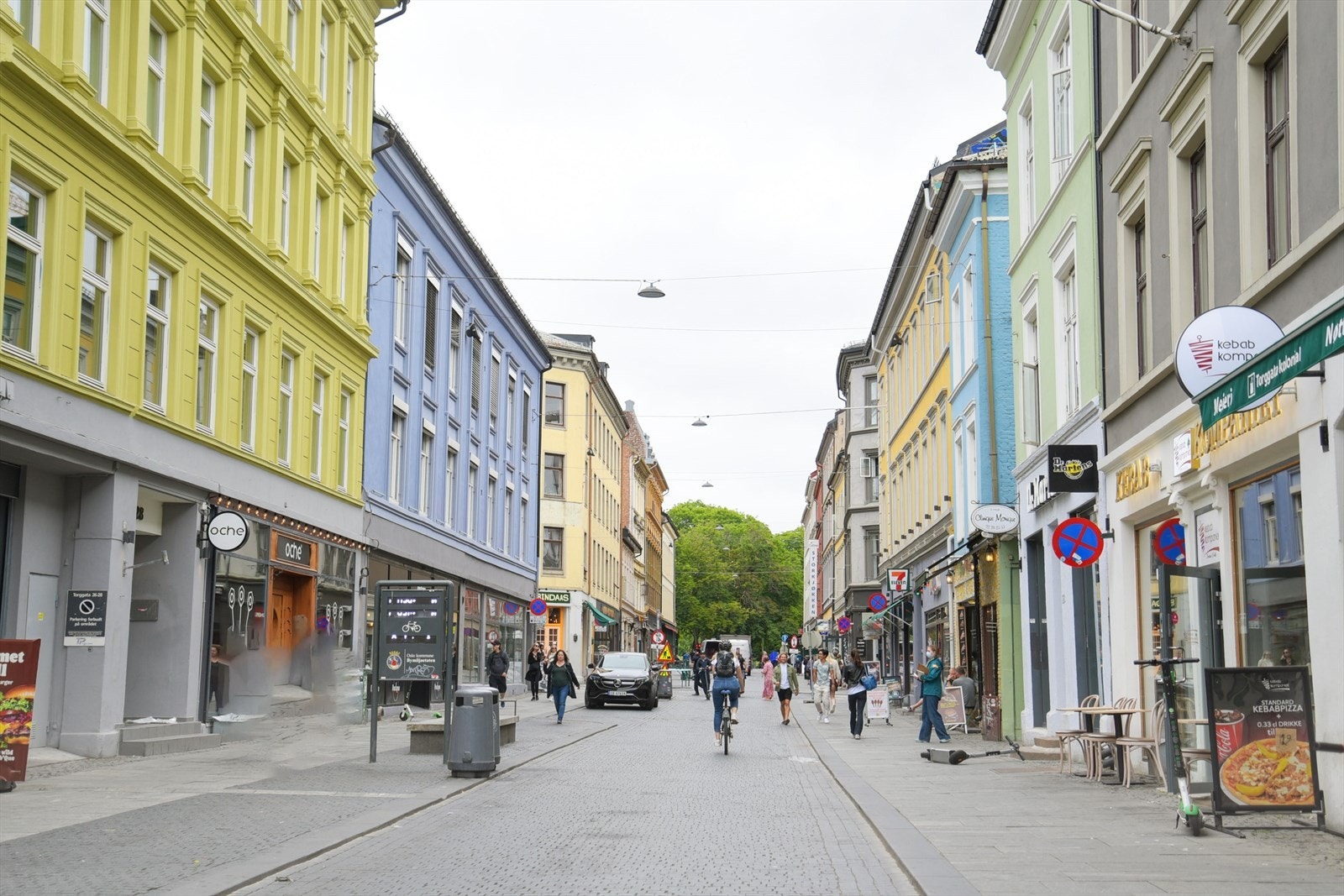 Leiligheten ligger rett ved Torggata med et godt utvalg av butikker. Galleribilde