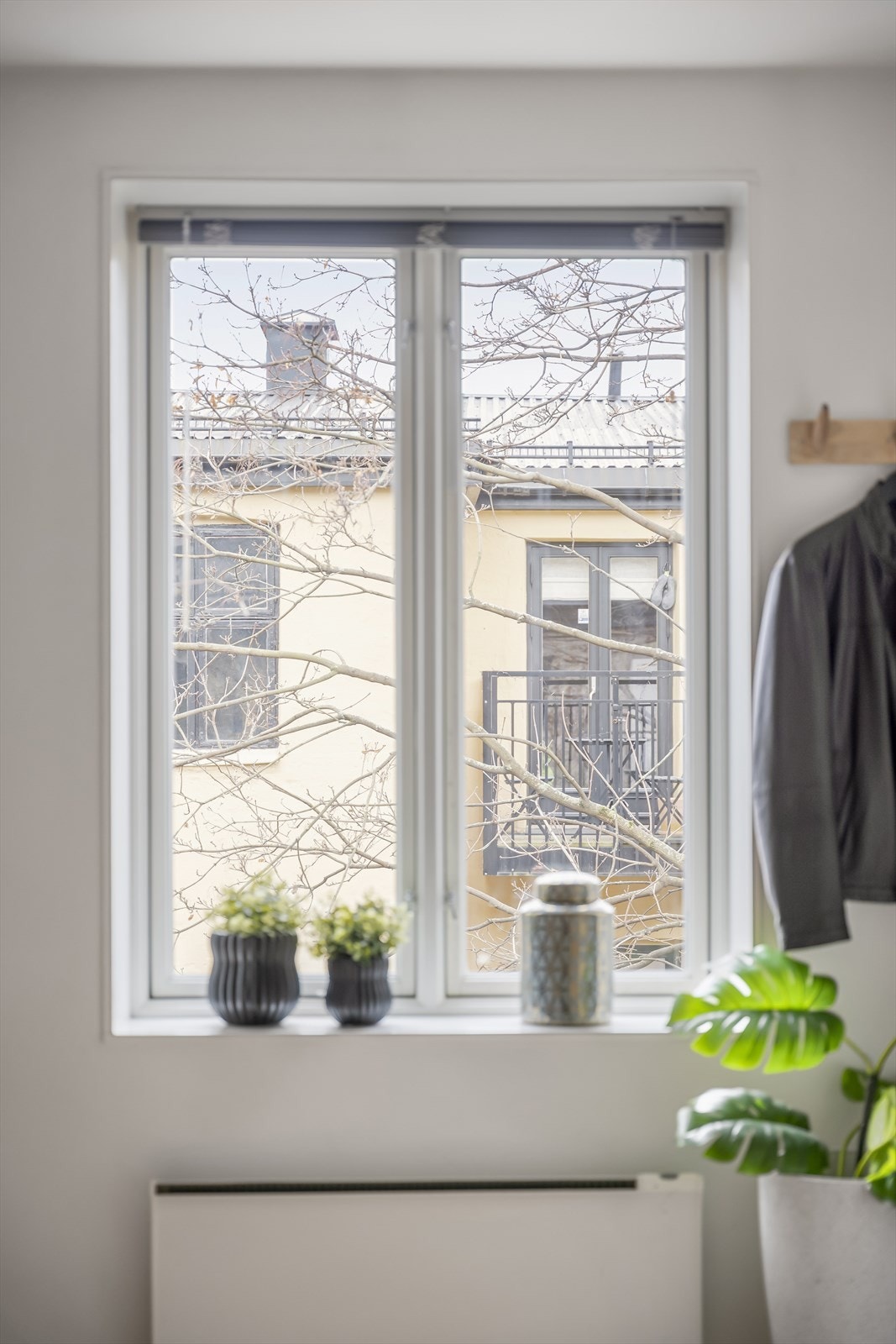 Her ligger man rolig til i indre gård. Galleribilde