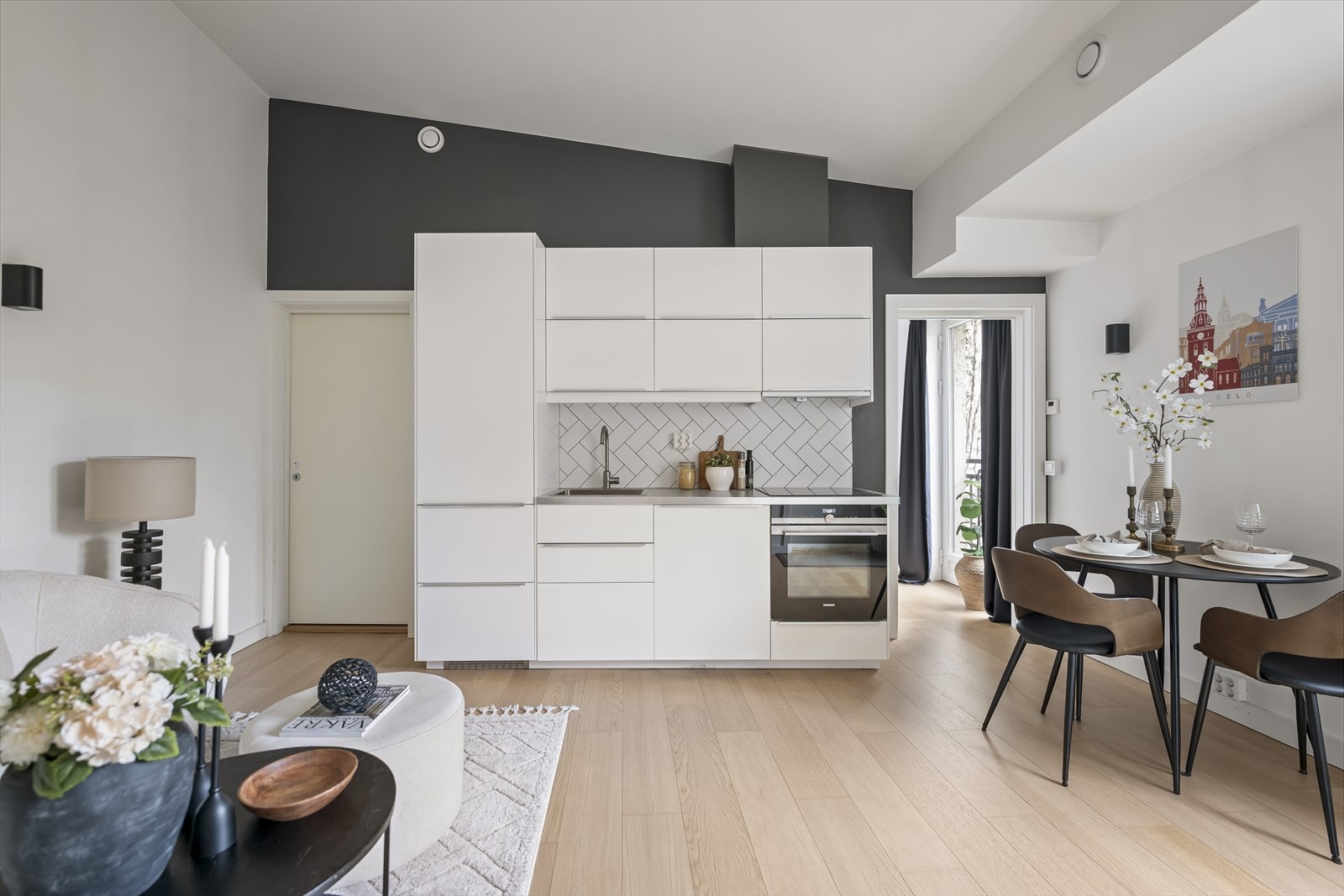 Kjøkkenet ble totaloppgradert i 2015 og fremstår moderne og funksjonelt. Galleribilde