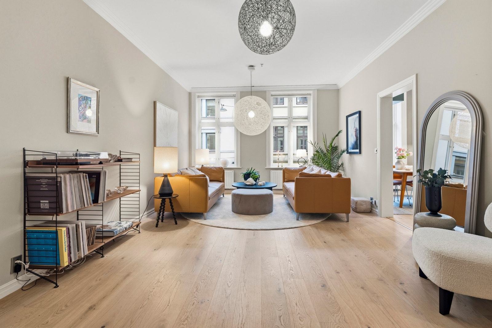 I stuen er det gode møbleringsmuligheter. Galleribilde