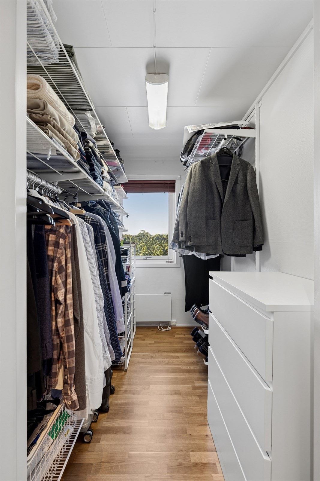 Bod i dag innredet som en praktisk walk-in closet. Galleribilde