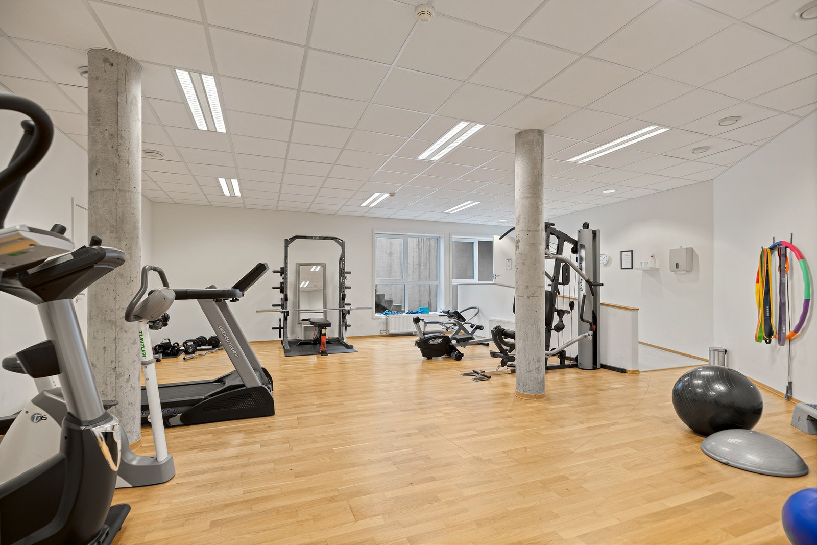 Som beboer har man tilgang til godt utstyrt treningsrom Galleribilde