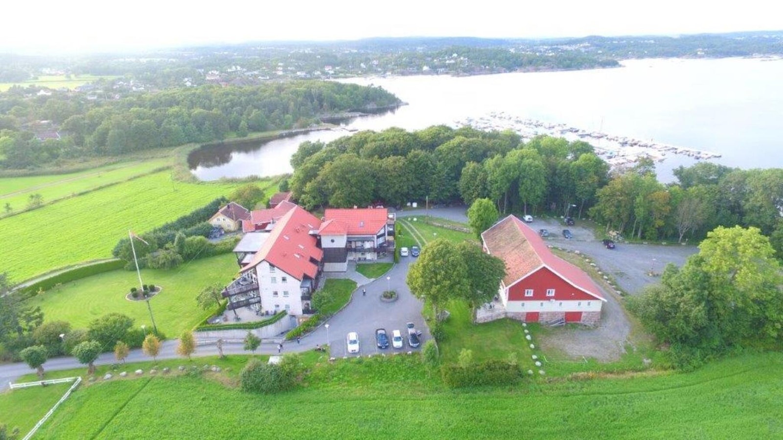 Det er egen gjesteparkering til sameiet Galleribilde