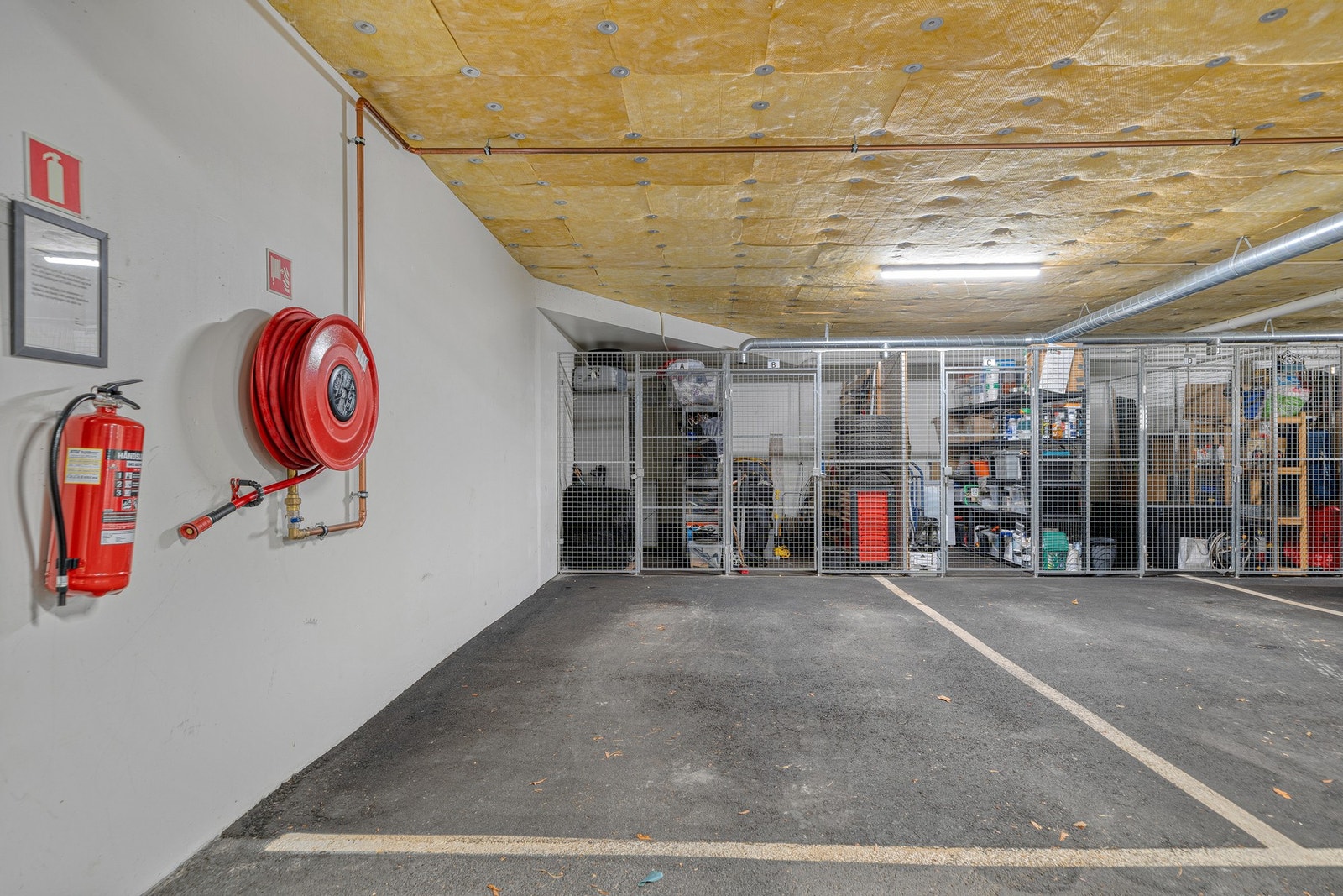 Leiligheten har egen parkeringsplass i kjelleren med tilhørende bod i forlengelsen Galleribilde