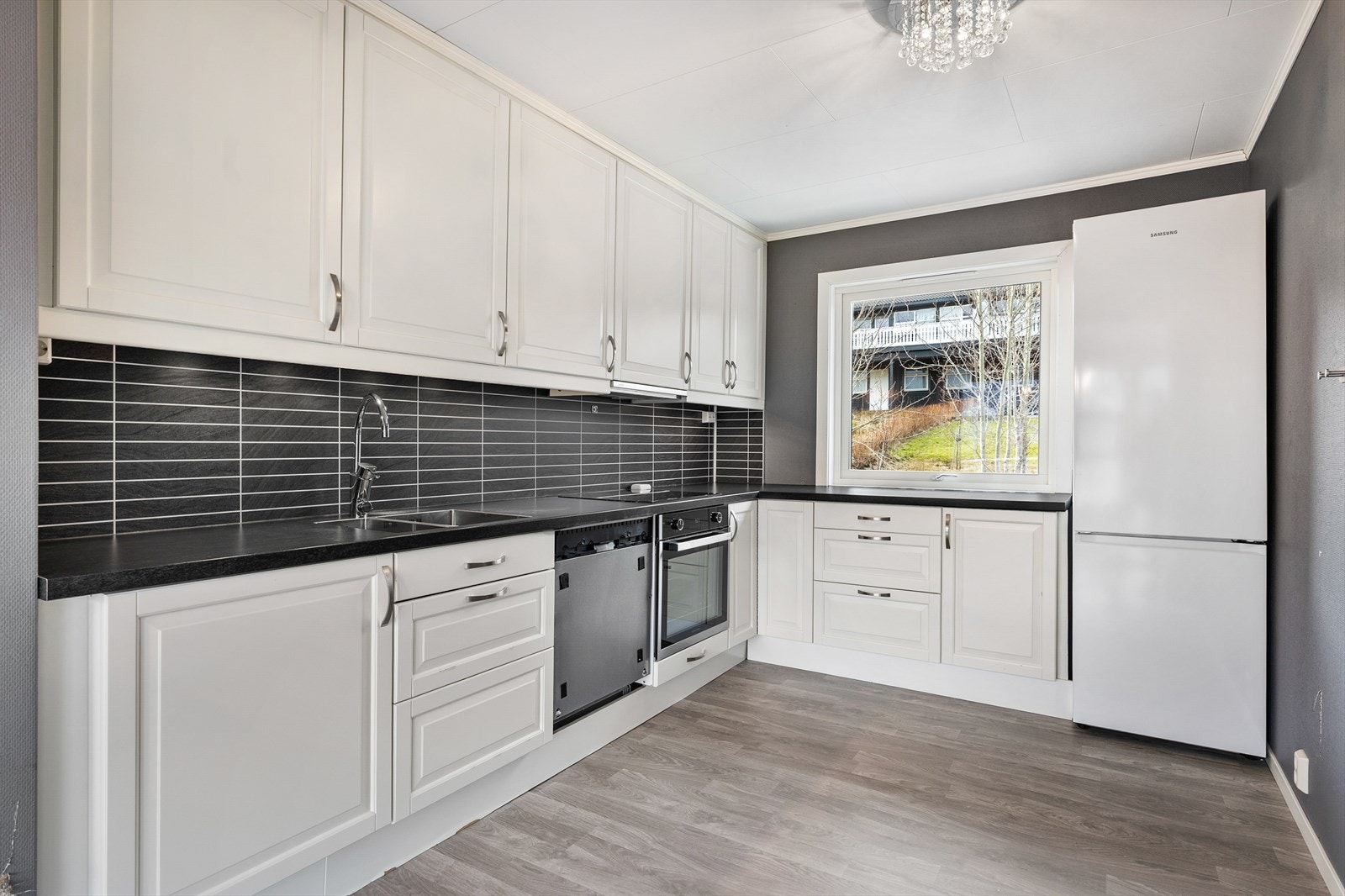 Kjøkken, hvitevarer medfølger Galleribilde