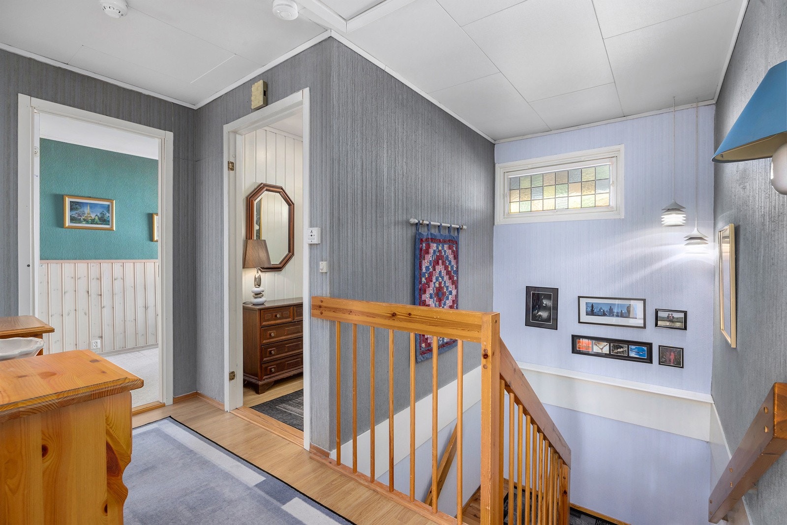 Trapperom med adkomst til boligens 3 soverom og bad. Adkomst til lagringsloft Galleribilde