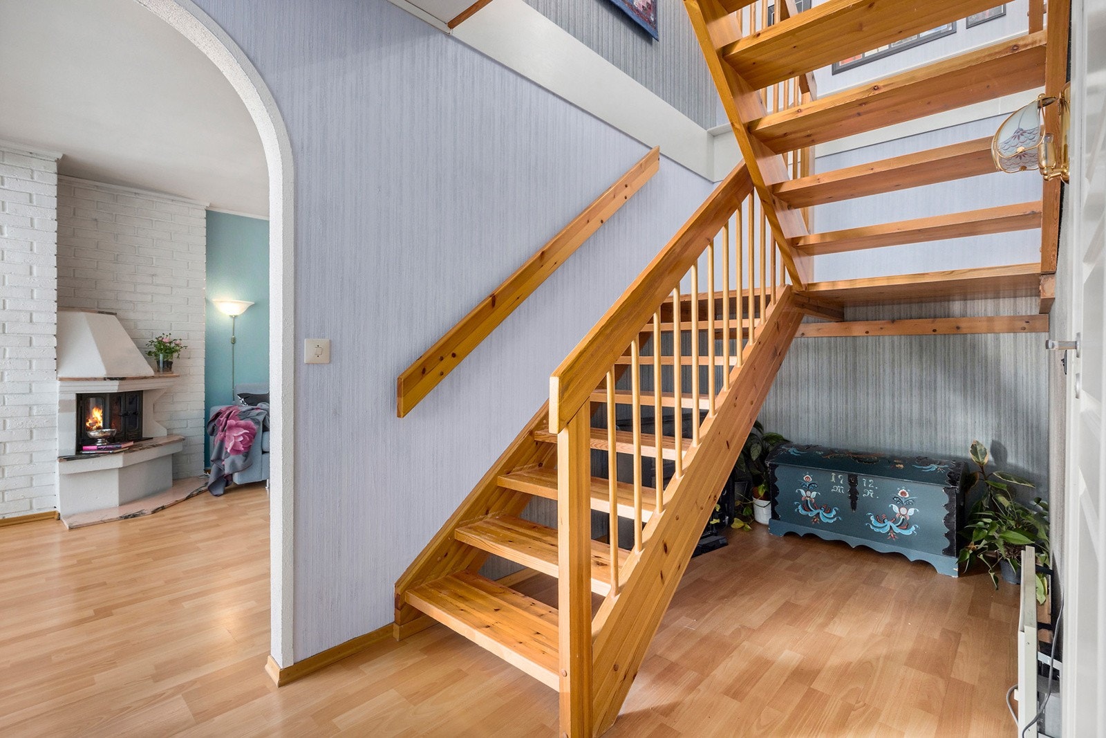 Trapperom i underetasje med adkomst til boligens stue, kjøkken, bod og toalettrom Galleribilde