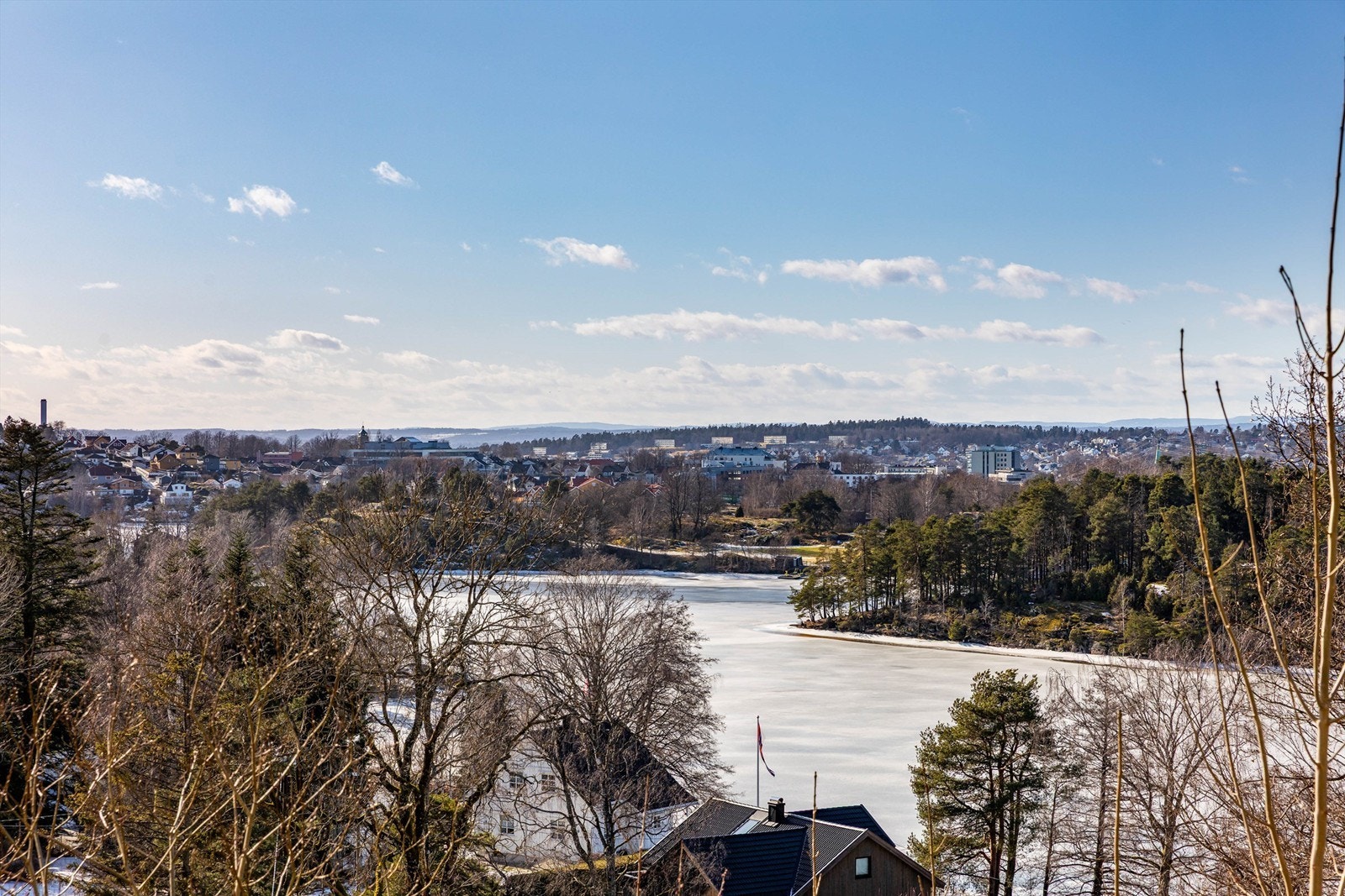 På godværsdager sees utsikt helt til Vestfold og fjellene innenfor. Galleribilde