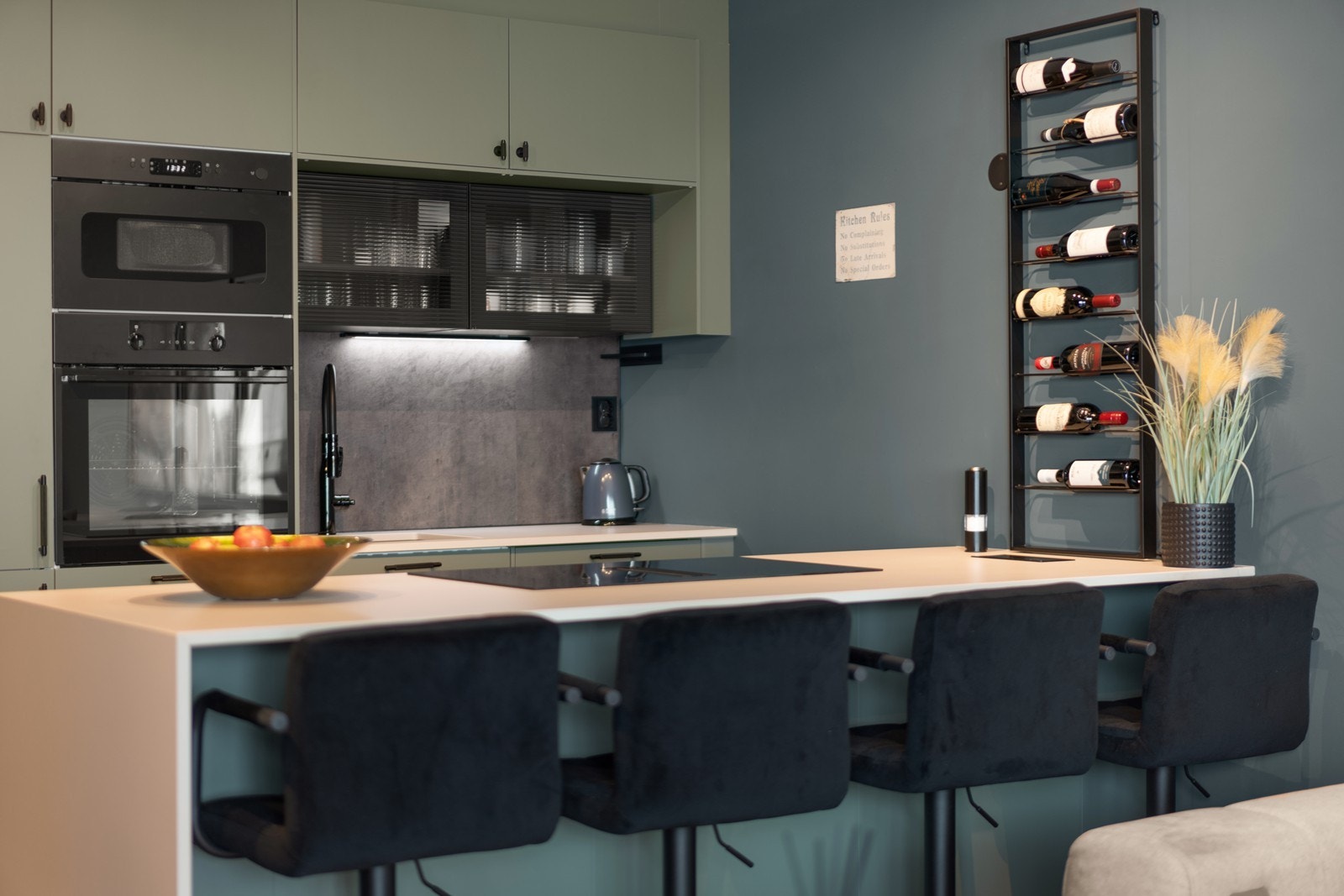 Kjøkken og stue er i åpen løsning. Galleribilde