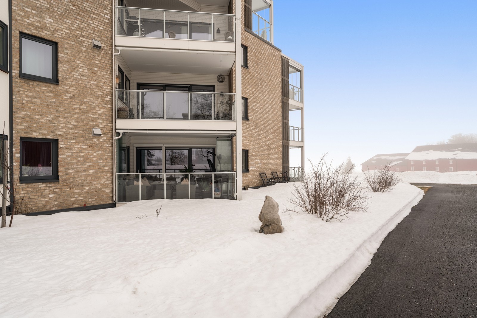 Eiendommen har en sentral beliggenhet i Ask, med kort vei til alt man trenger i hverdagen. Galleribilde