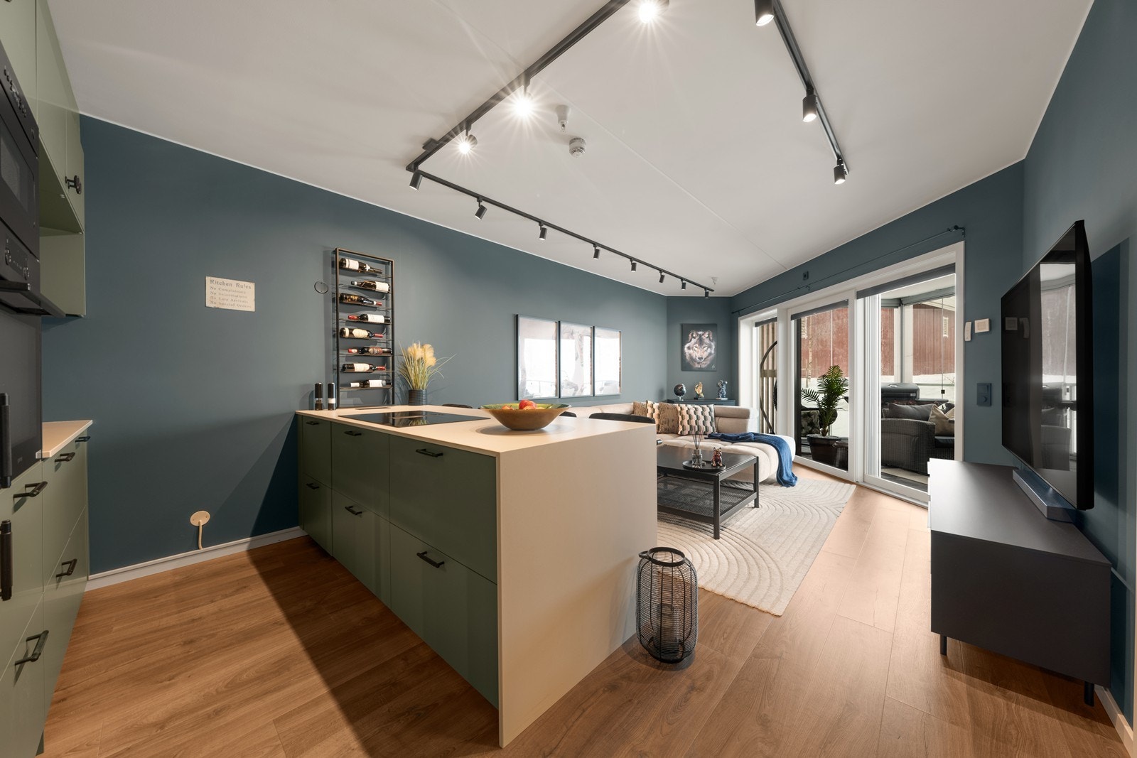 Leiligheten fremstår som moderne med gode materialvalg og tidsriktige fargenyanser. Galleribilde