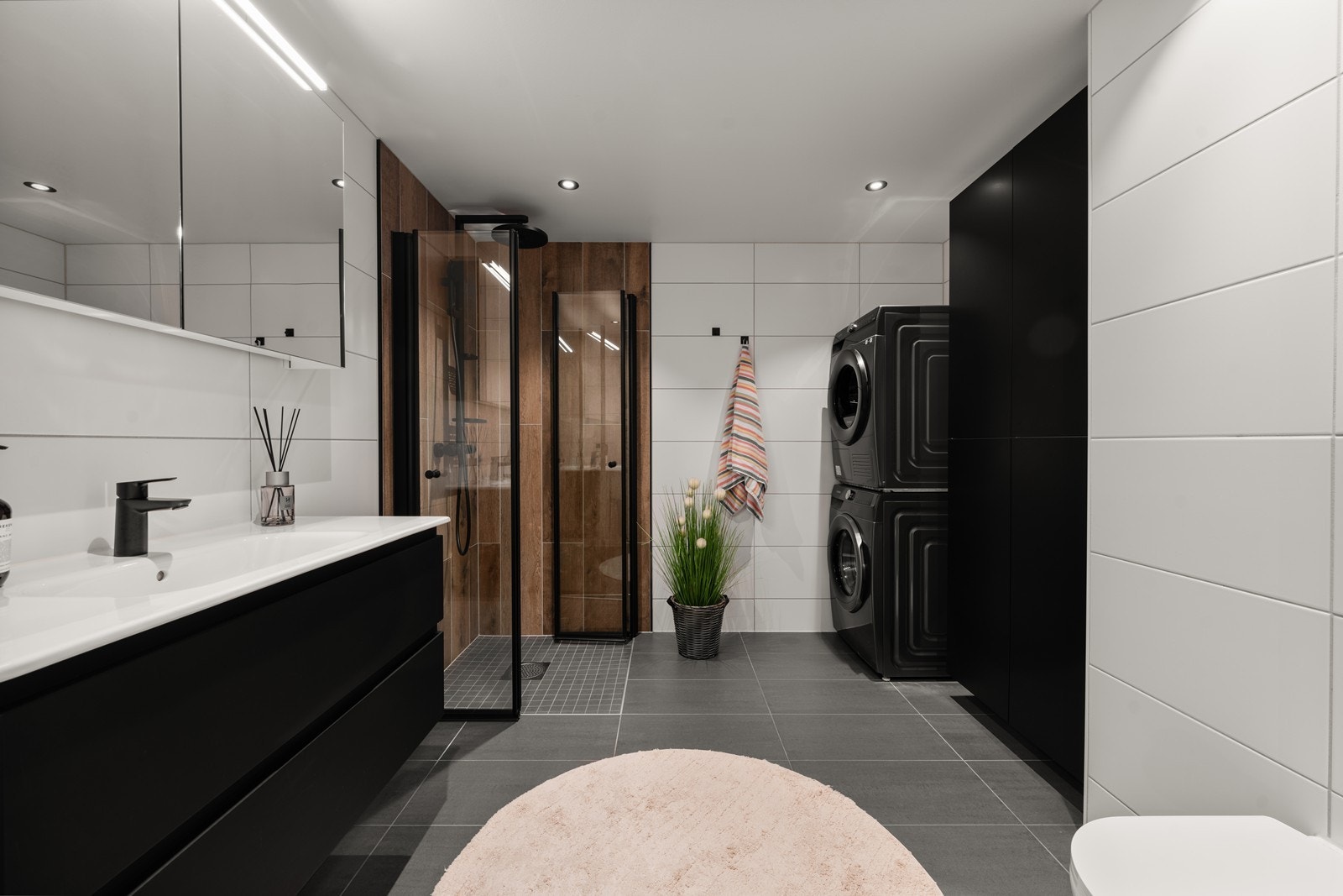 Smakfult baderom med gulvvarme. Galleribilde