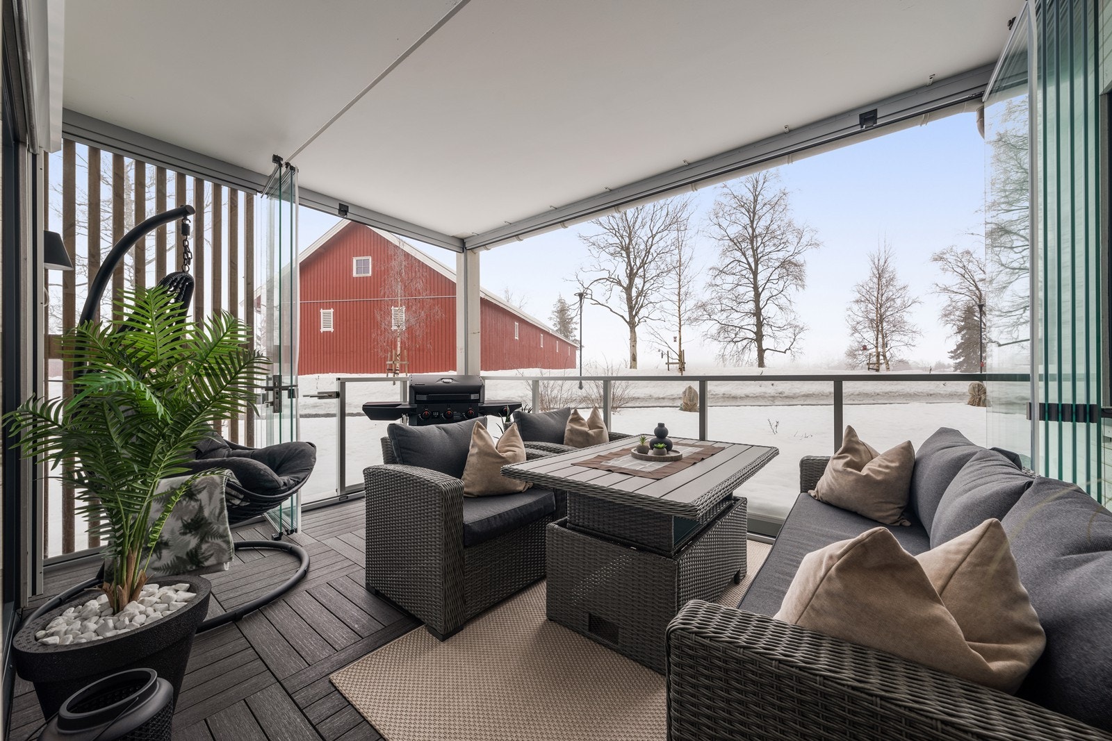 Leiligheten har en fin intern beliggenhet på feltet og har en innglasset terrasse på ca. 13 kvm. Galleribilde