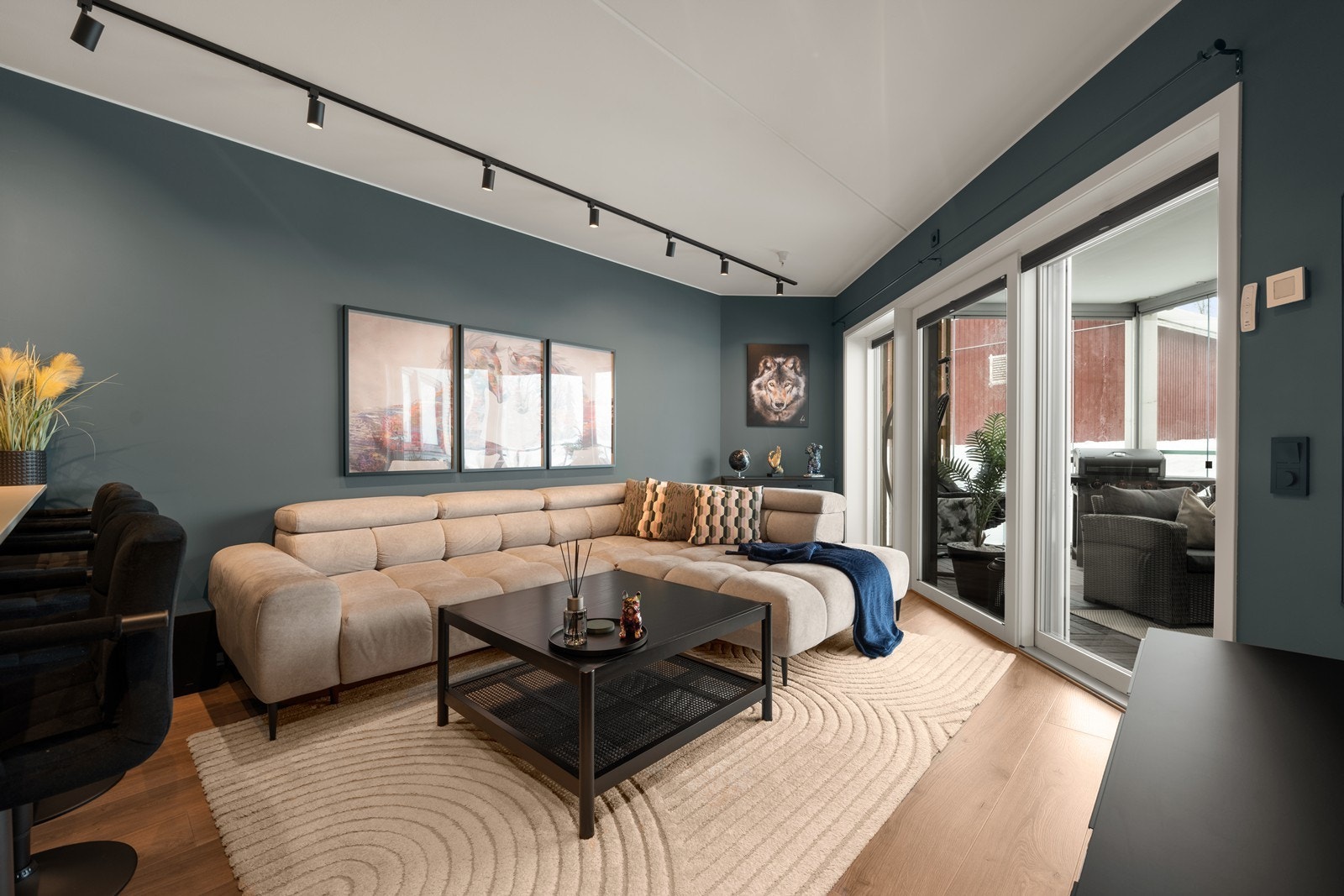 Leiligheten har vannbåren gulvvarme i kjøkken/stue, soverom og entré. Galleribilde