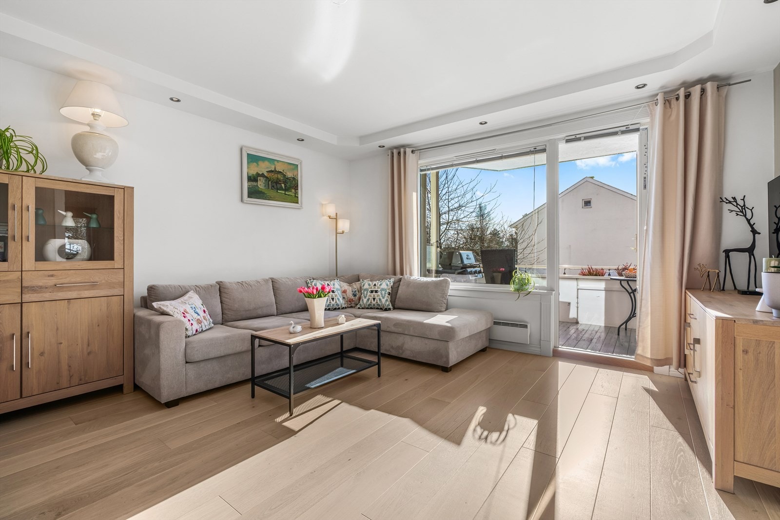 Leiligheten har en meget attraktiv intern beliggenhet i feltet, og er plassert i byggets 3. etasje. Galleribilde