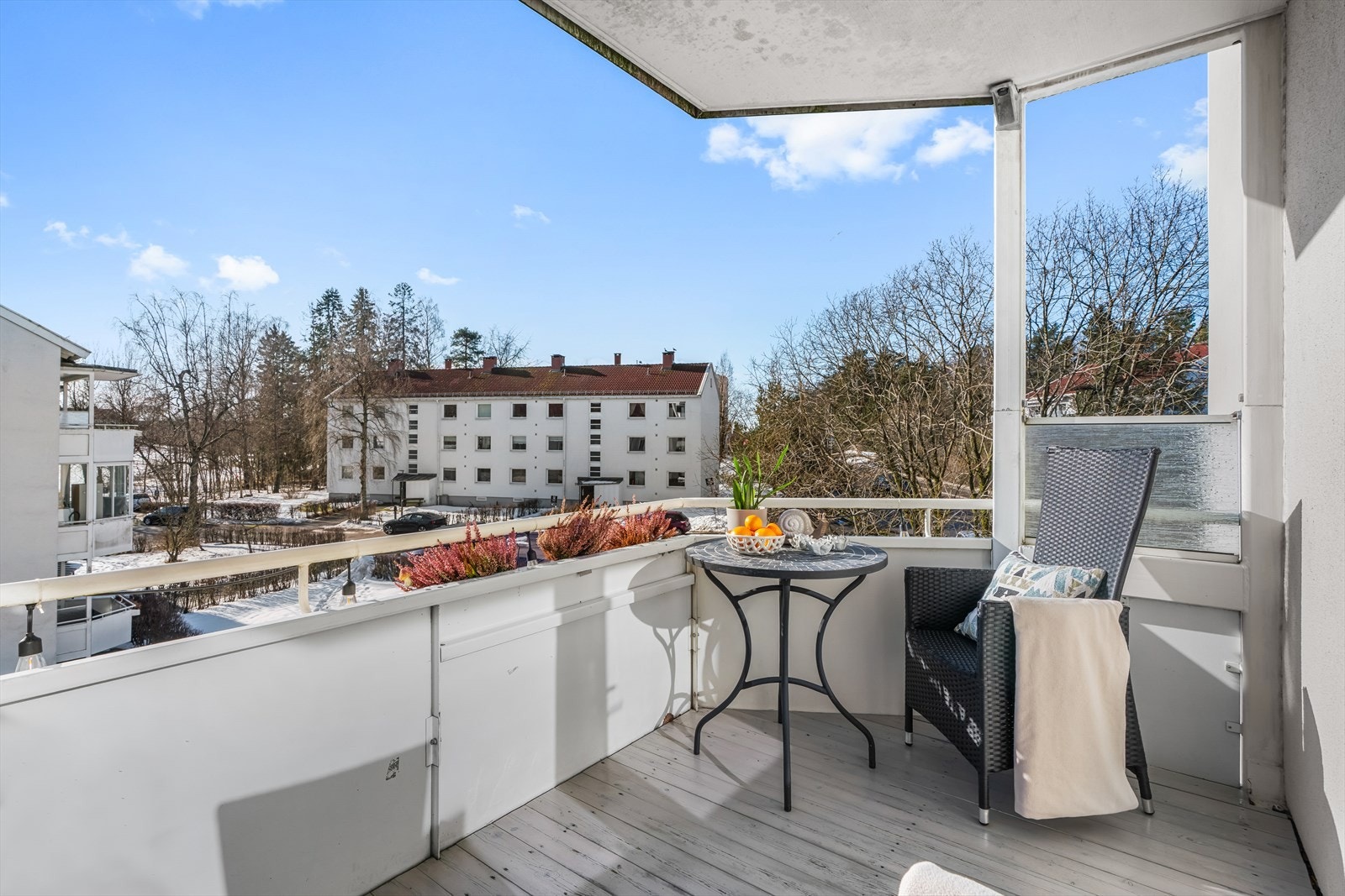 Lys og tiltalende 3-roms andelsleilighet beliggende i et populært, sentralt og hyggelig boligområde på Lambertseter i Oslo. Galleribilde