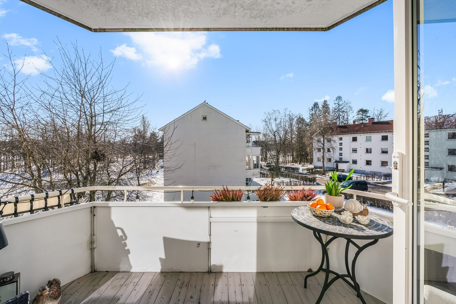 Balkongen er en fin forlengelse av stuen på varme dager. Galleribilde