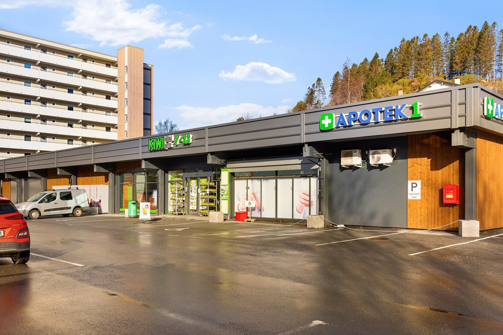 - Kiwi og Apotek1 ligger i nabobygget - Galleribilde