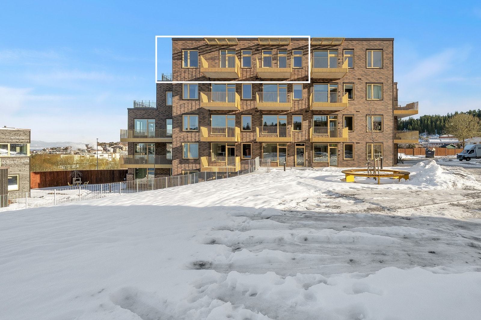 Boligen ligger på toppen i 4.etg vendt mot fjorden. Galleribilde