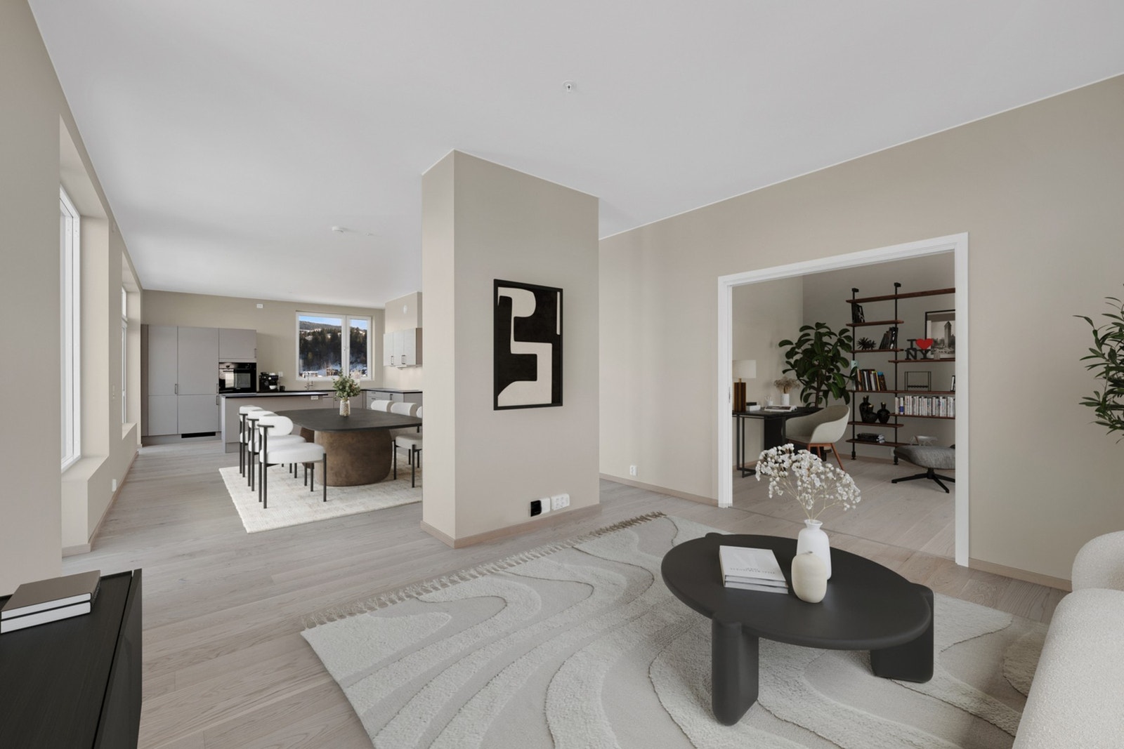 Her får du mye lys inn gjennom dagen, og fra stuen har du også tilgang til et ekstra rom - perfekt som TV-stue, hjemmekontor eller et ekstra soverom. Galleribilde