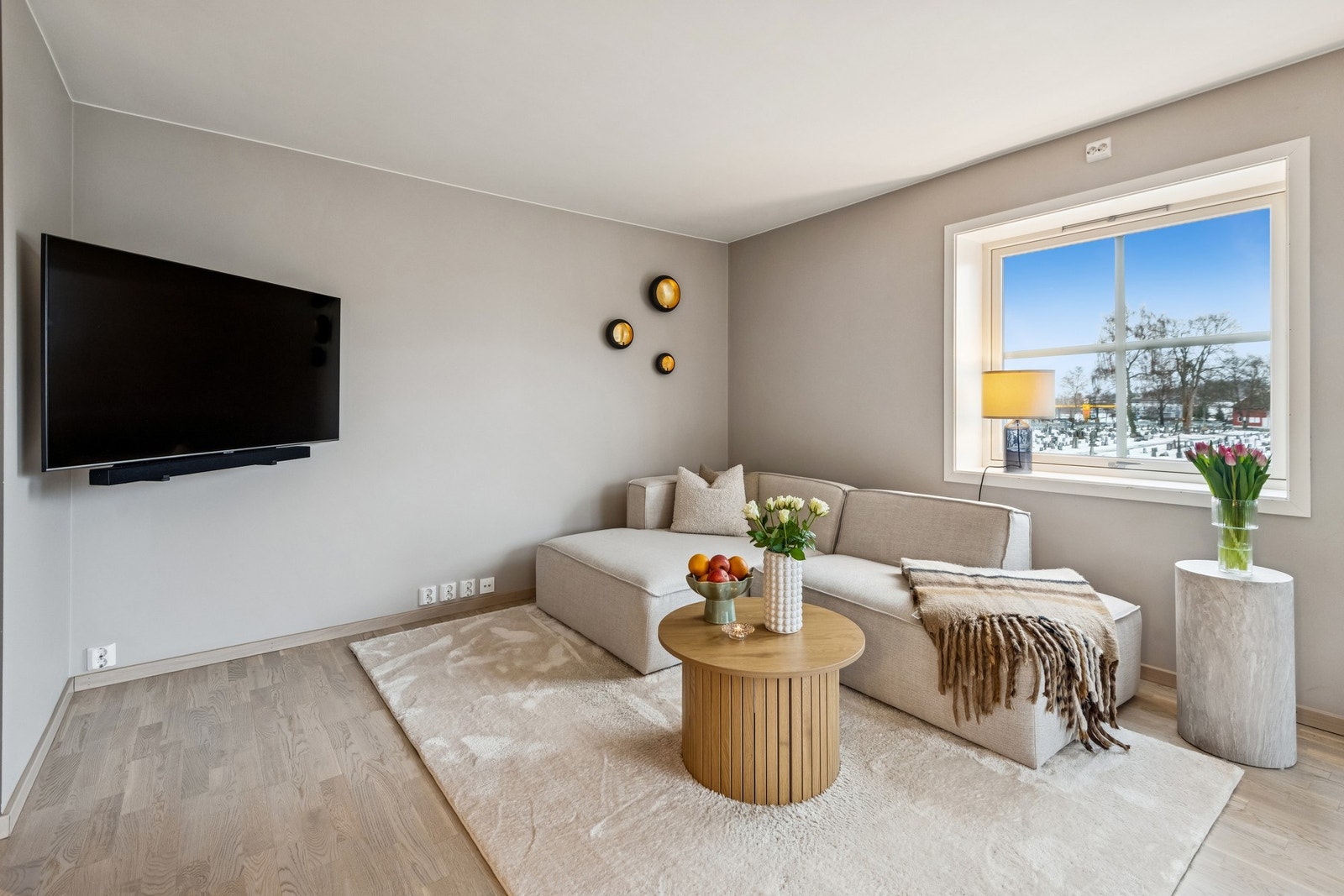 Bygget ble helrenovert i 2021 etter brann. Leiligheten har moderne og tidsriktige overflater samt en gjennomgående god standard. Galleribilde