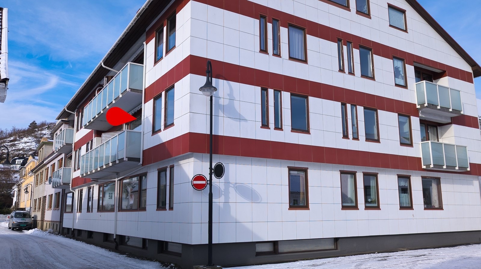Leiligheten ligger i 2. etasje i leilighetsbygg tilknyttet Nygaten Borettslag. Galleribilde