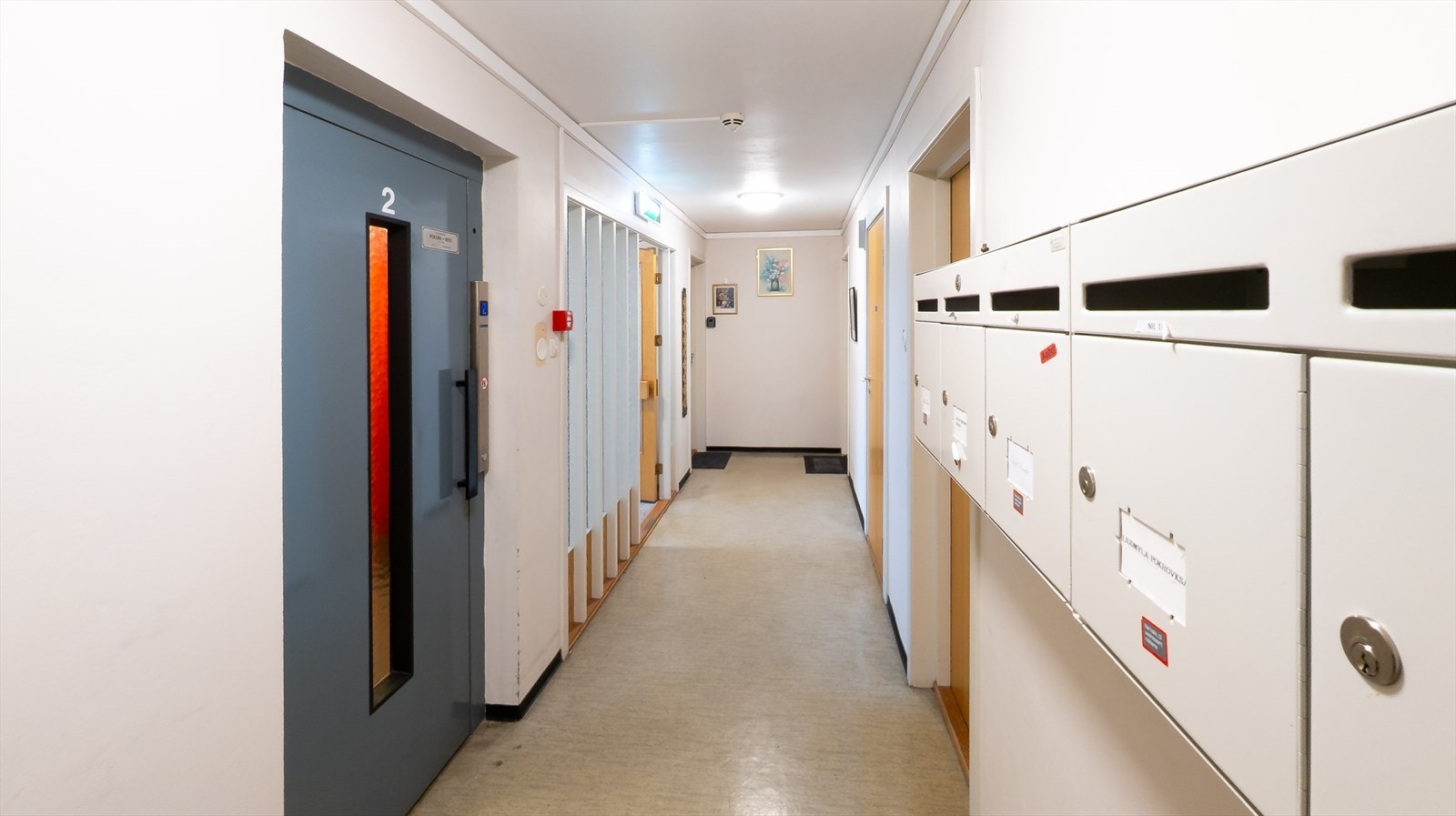 Bygningen er utstyrt med heis for enkel tilgang til alle etasjer. Galleribilde