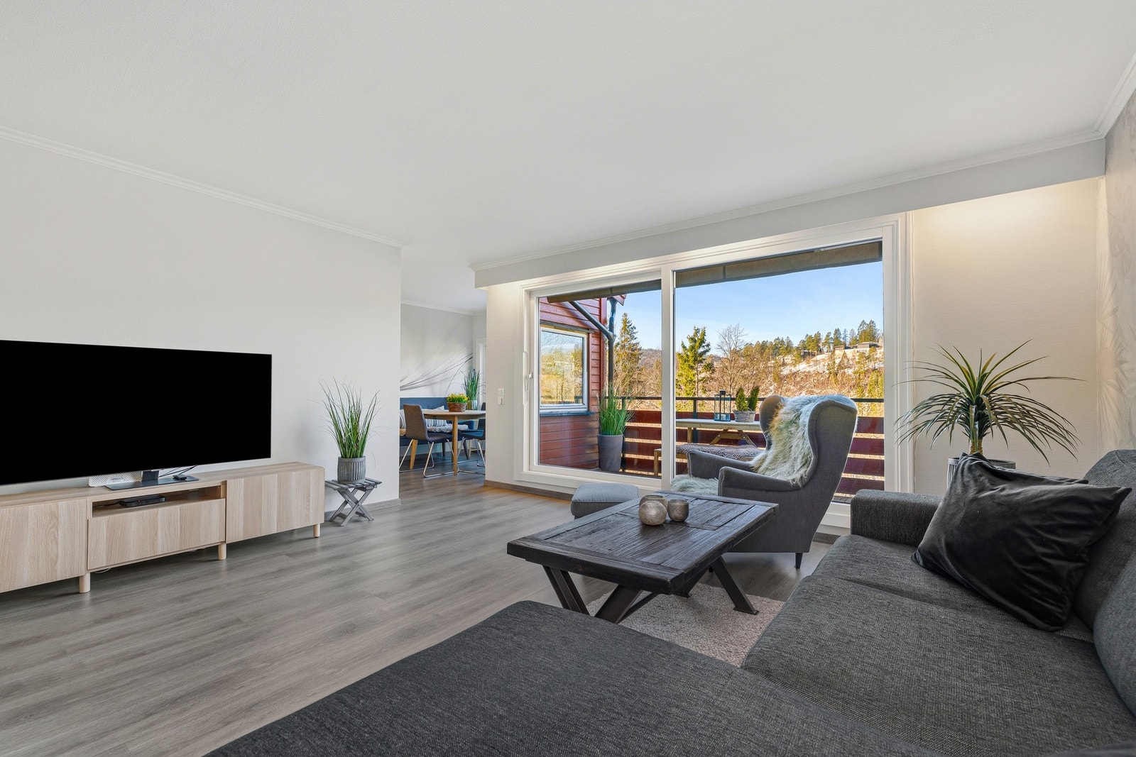 Gulv varme i stuen som gir en lun og behagelig varme Galleribilde