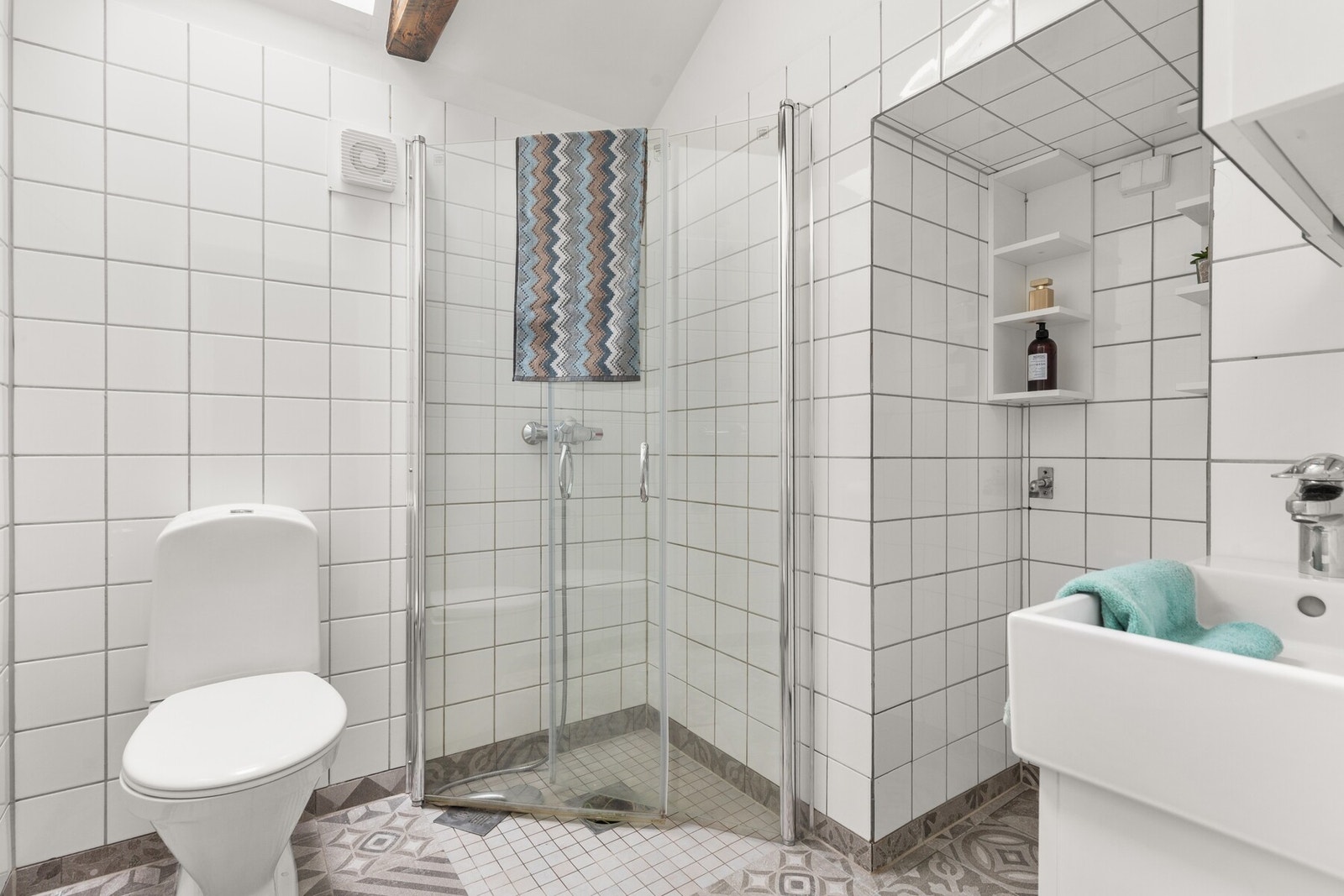 Helfliset bad/wc. Galleribilde