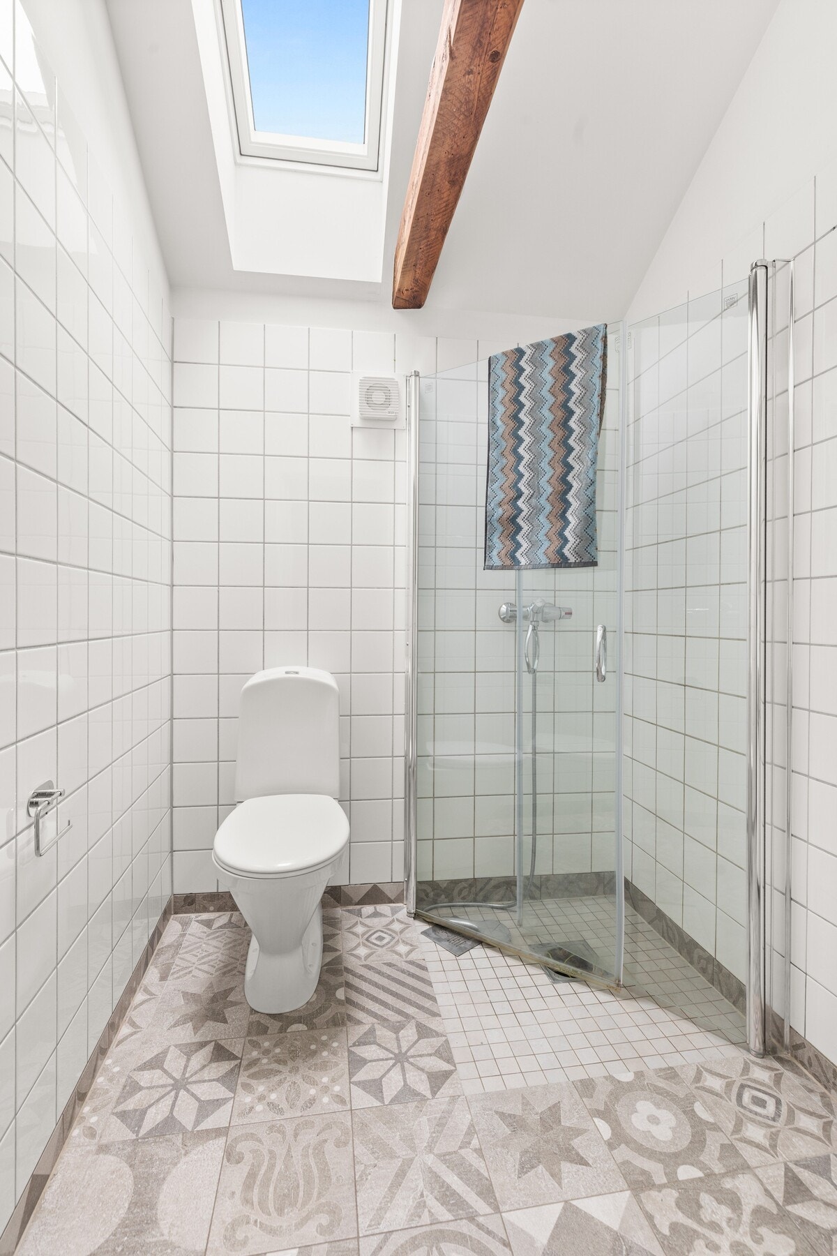 Helfliset bad/wc. Galleribilde