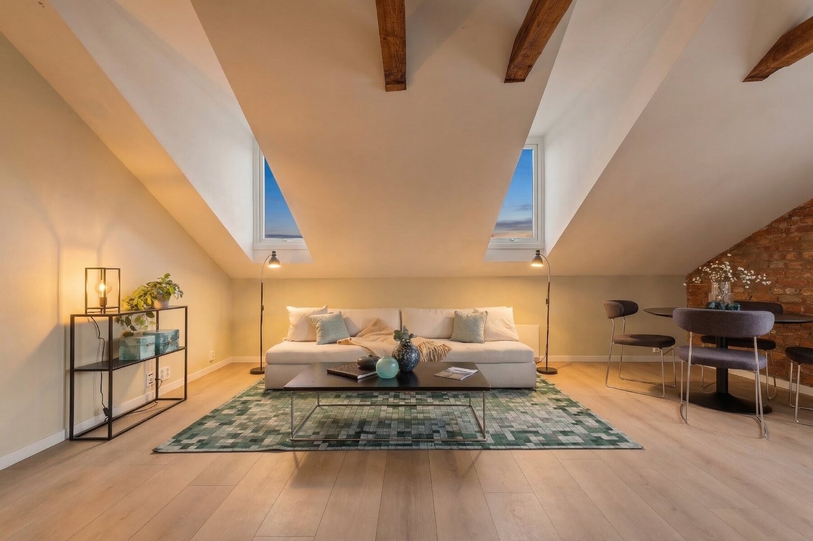 Velkommen til en særpreget og sjarmerende 3-roms leilighet i en klassisk bygård fra 1892. Galleribilde