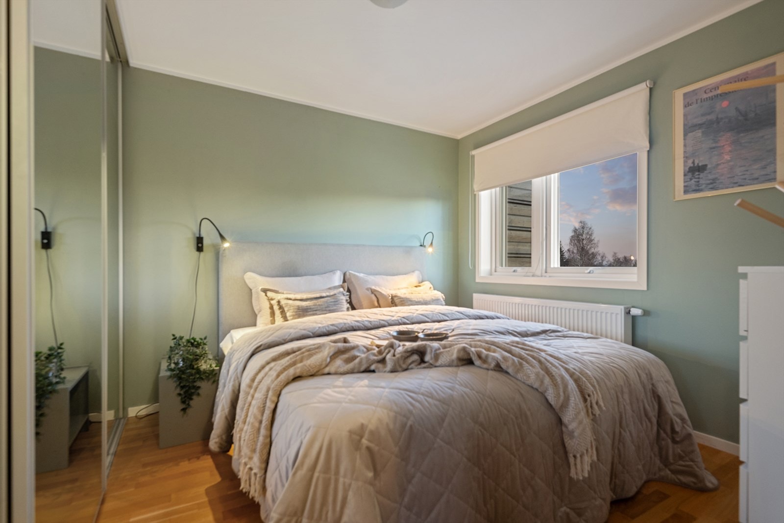 Boligen huser totalt 3 soverom hvor samtlige ligger i andre etasje. Galleribilde