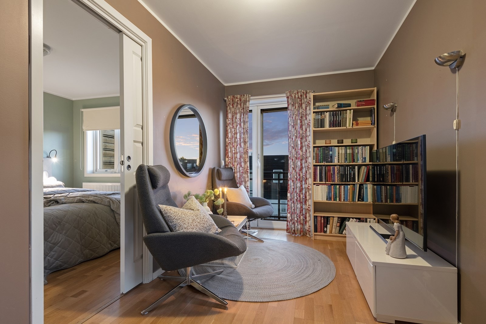 Stuen i andreetasje kan benyttes på ulike måter. Galleribilde