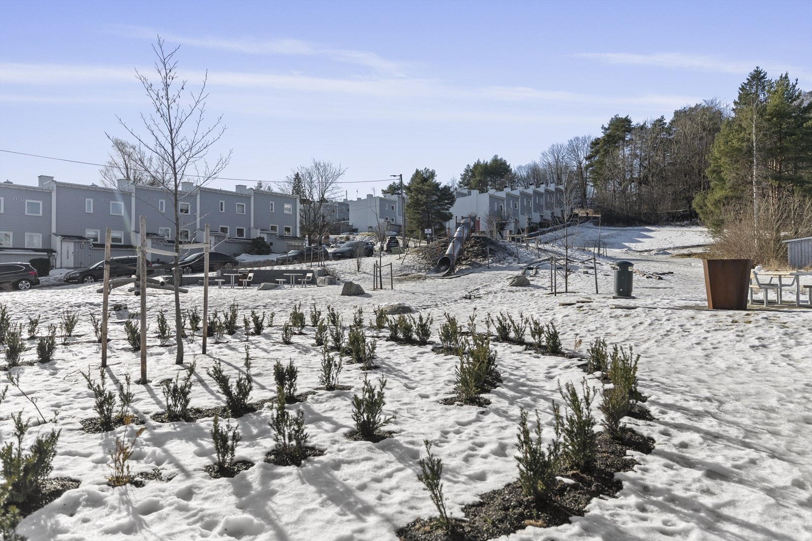 Lekeplass i enden av veien. Galleribilde