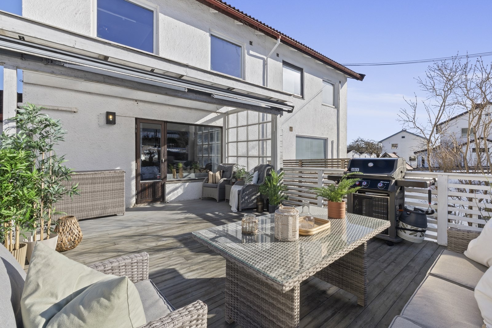 Notar v/Erling O. Turtum har gleden av å presentere Vekterveien 27B - en romslig og pen halvpart av tomannsbolig med garasje, balkong, terrasse og stor solrik hage. Galleribilde